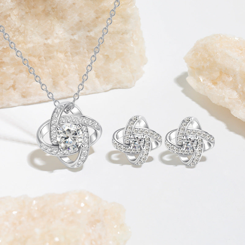 Wholesale Spinning Lucky Four Leaf Clover Luxury Necklace