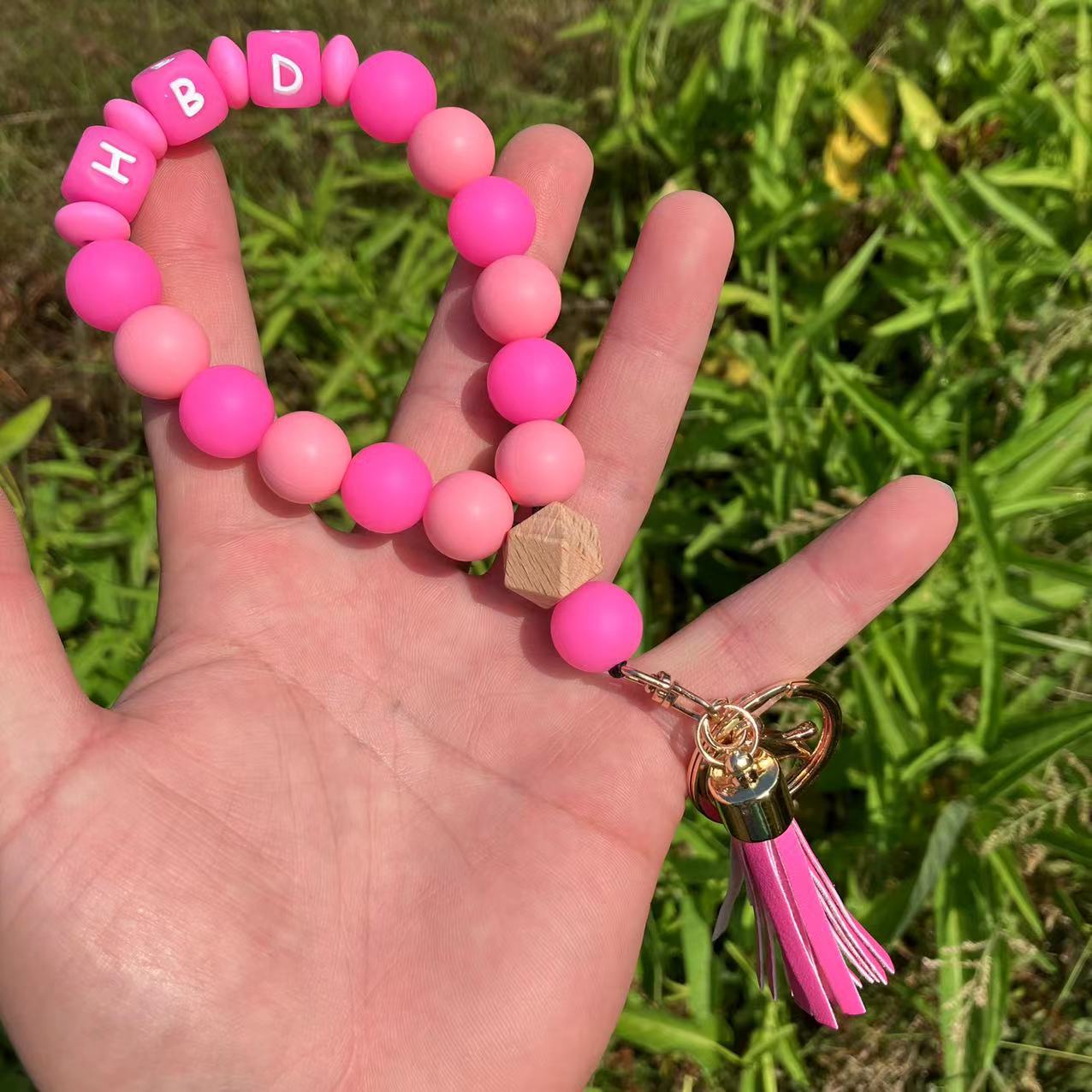 Wholesale Silicone Glow In The Dark Bead Bracelet Keychain With PU Tassels Trendy Car Key Bag Charm Accessory