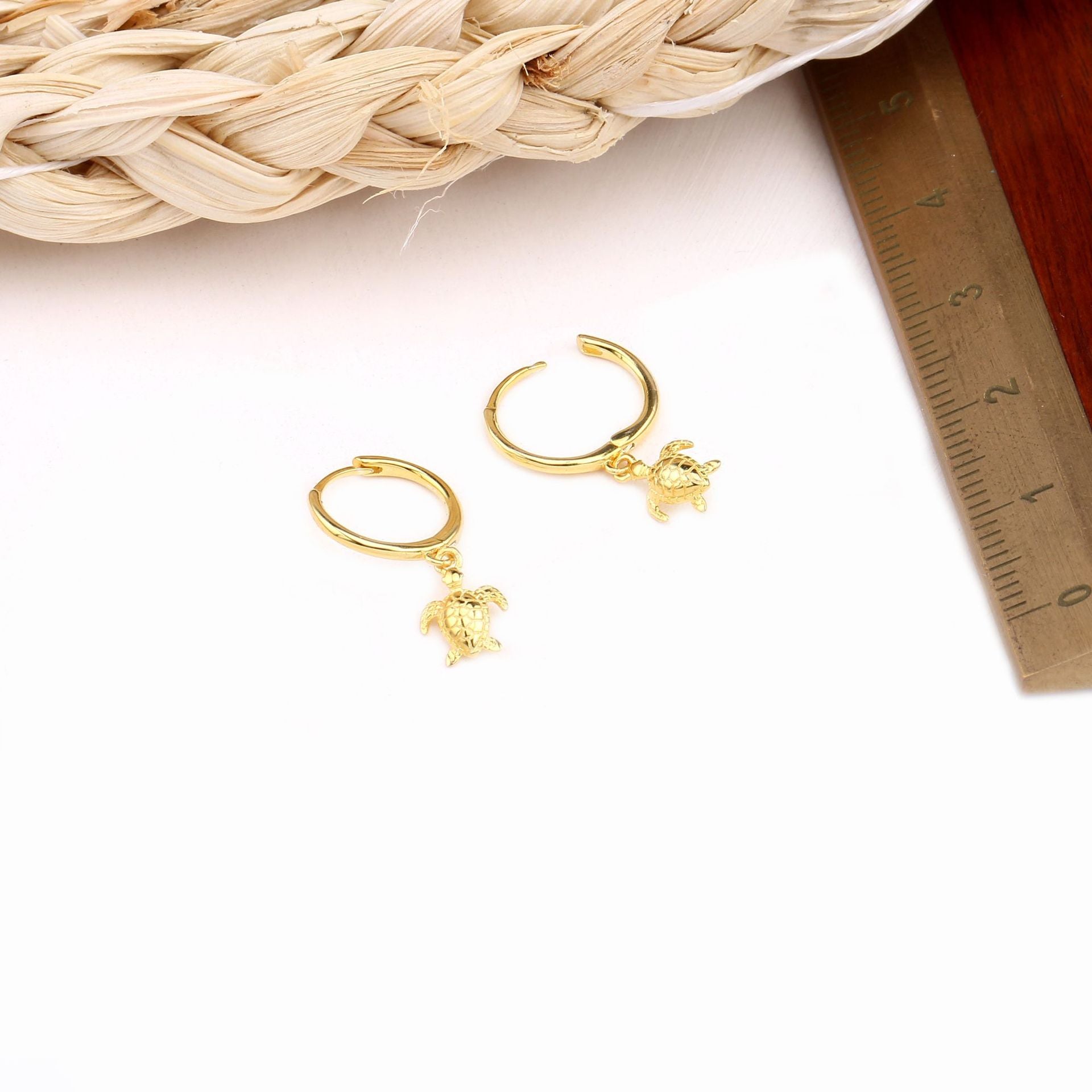 Wholesale S925 Sterling Silver Earrings Creative Turtle Earrings Marine Biological Earrings ACC-ES-HRB004