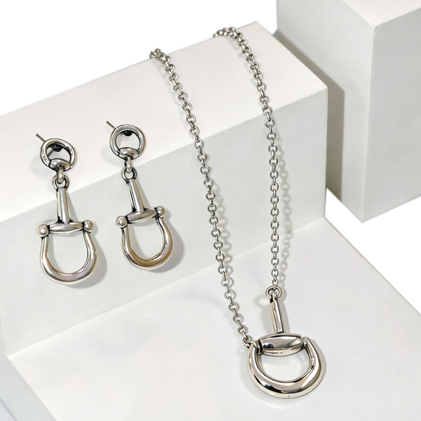 Wholesale Trendy Women S Zinc Alloy Necklace Earring Set Horseshoe Buckle Design Gold Blue Stone Snake Chain Jewelry Accessory