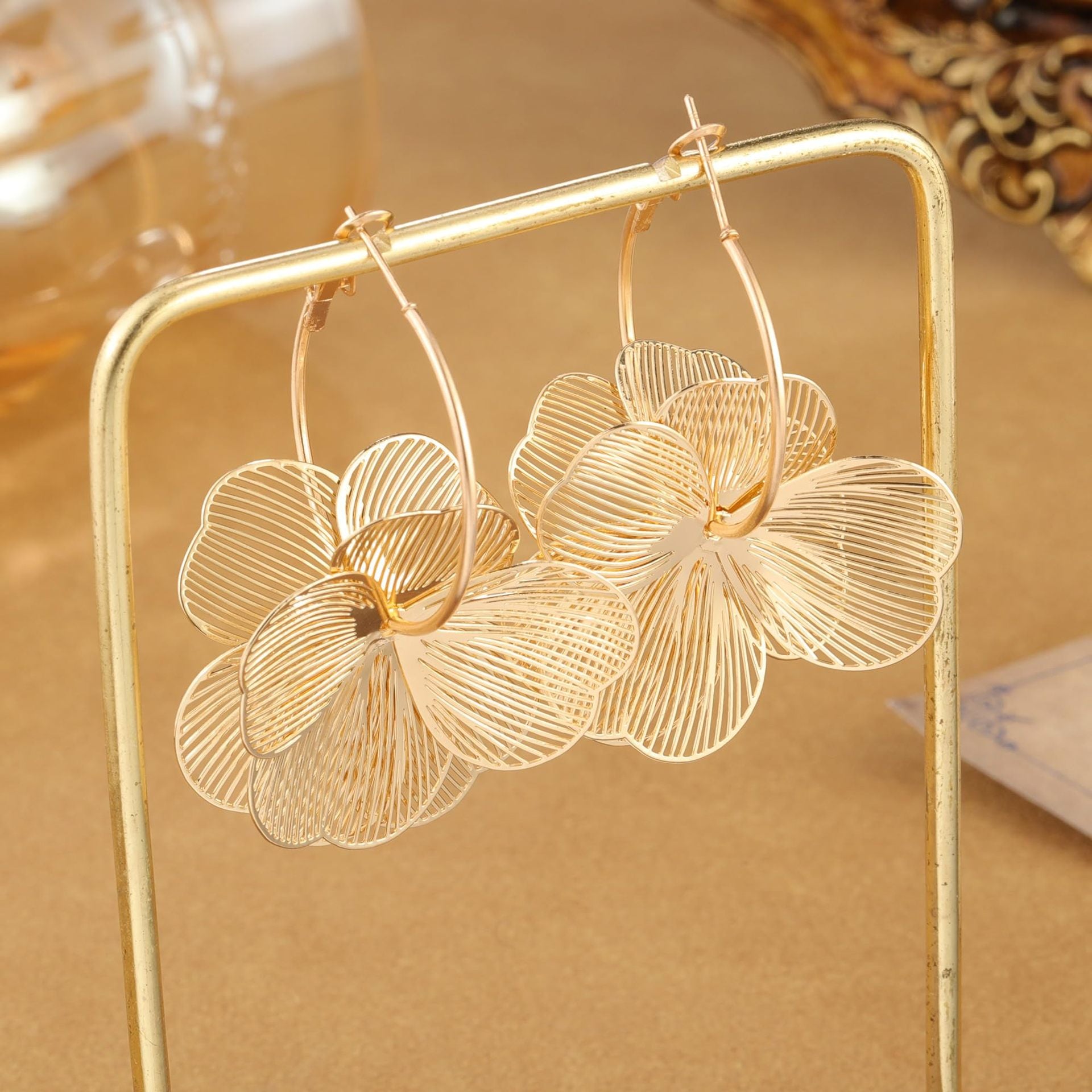 Wholesale Metal Camellia Flower Earrings Hollow Leaf Design Gold Electroplated Fashion Jewelry Accessory