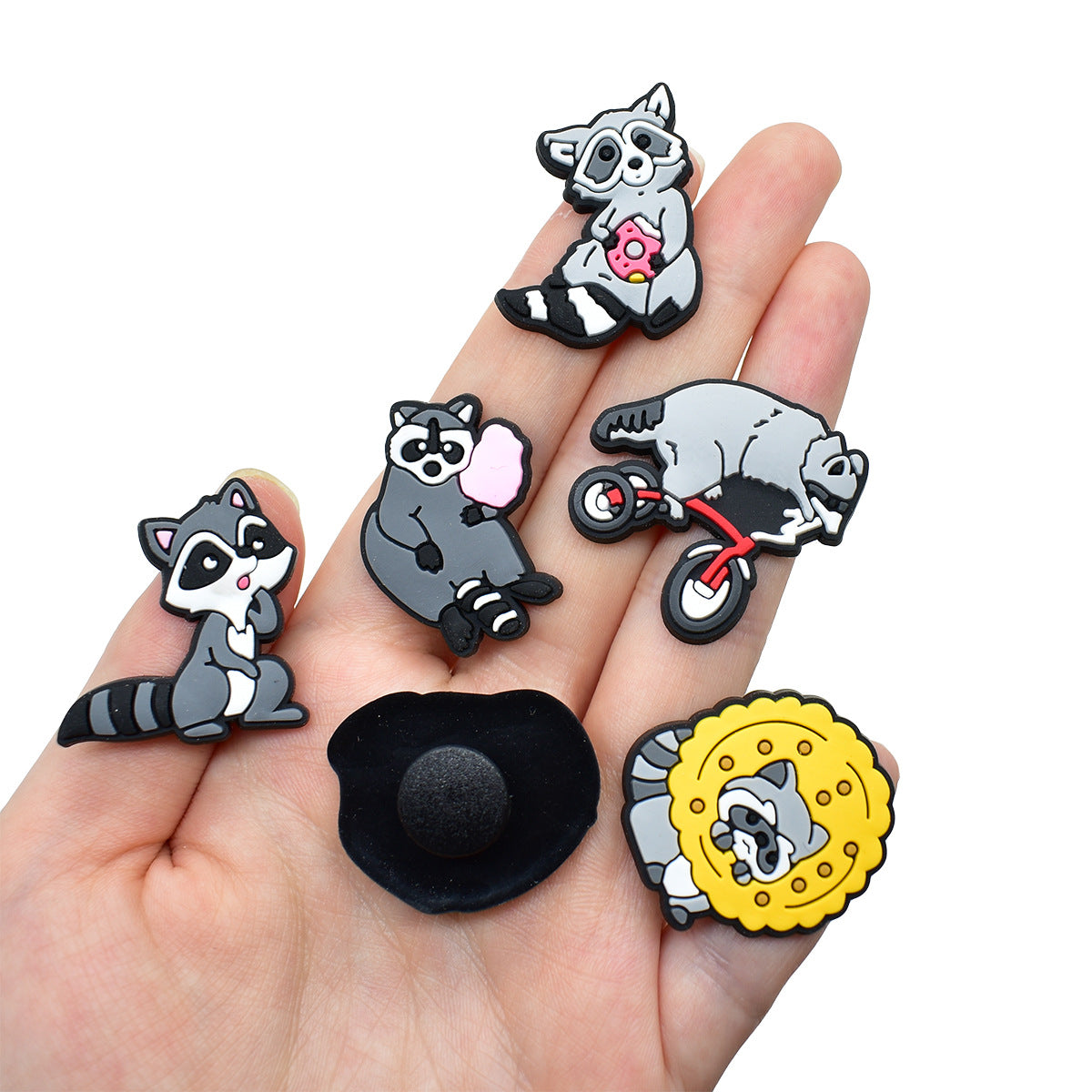 Wholesale Random 100pcs cute raccoon animal-themed  PVC Soft Rubber Shoe Buckle Decoration