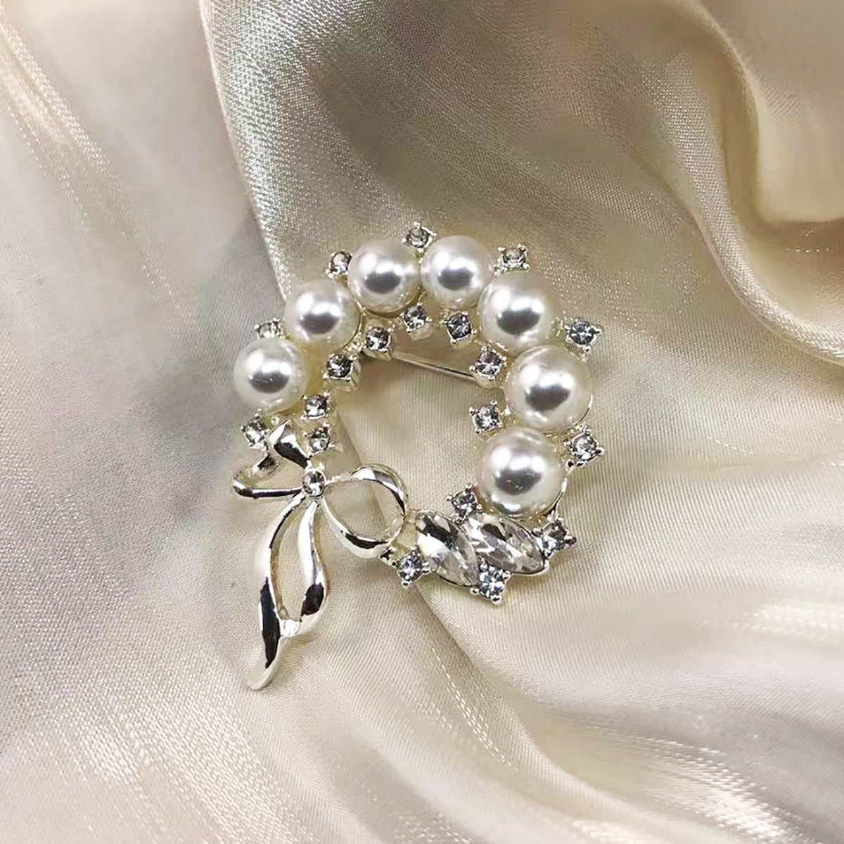 Wholesale Rhinestones Flower Bows  Brooches