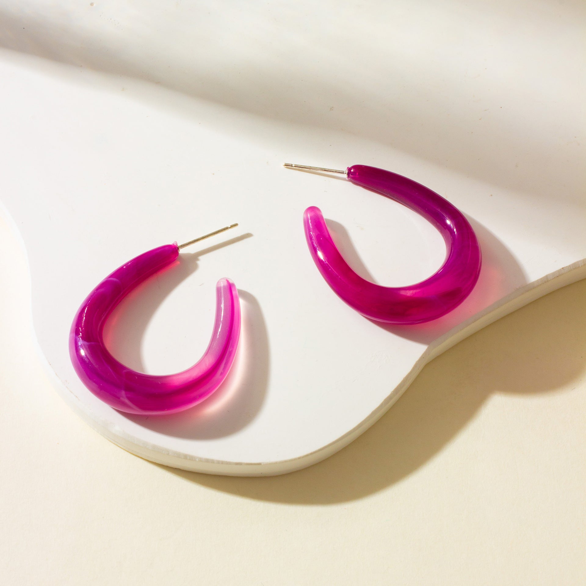 Großhandel Acryl-Stereozylindrische C-förmige Ohrringe