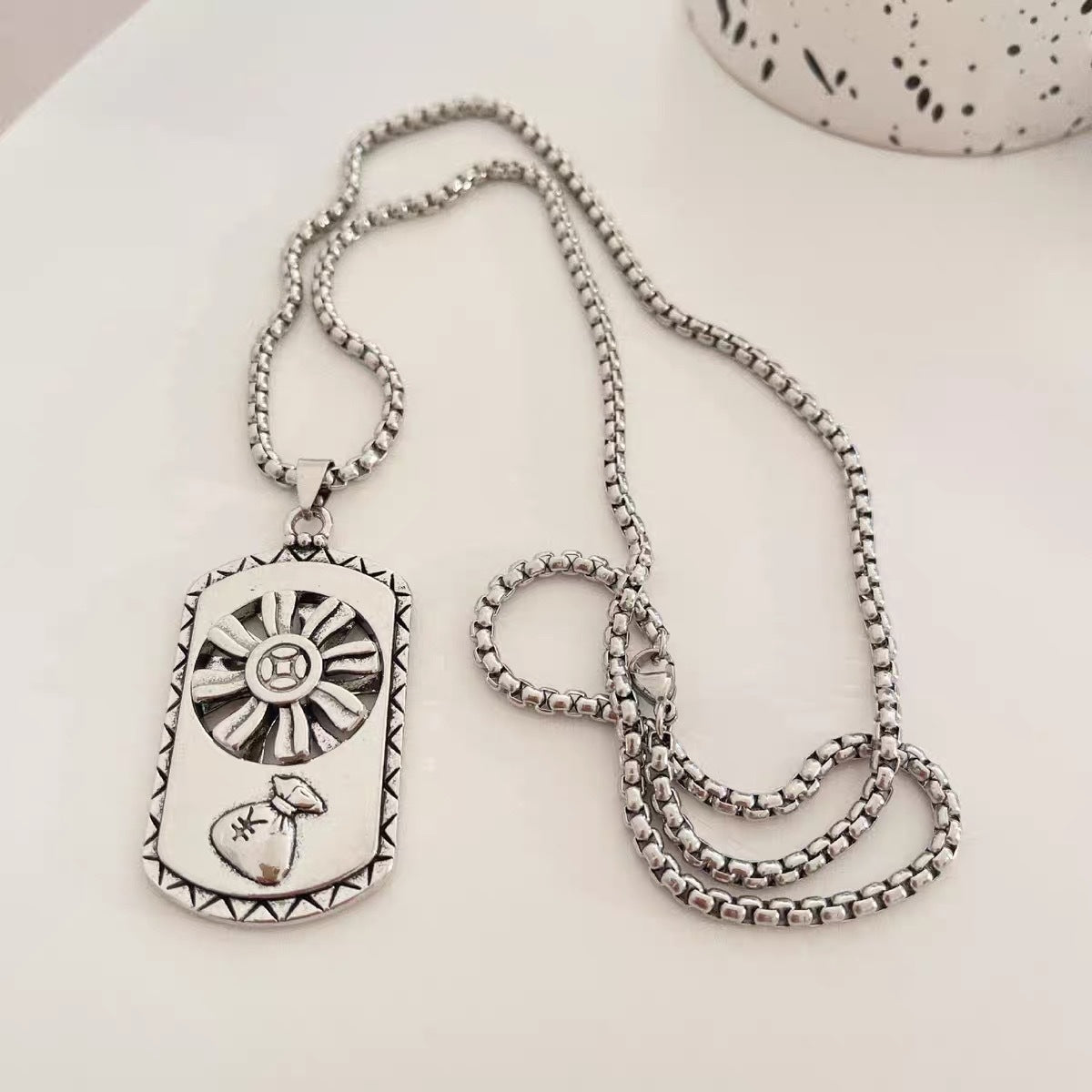 Wholesale Rotating Sunflower Pendant Necklace Street Style Zinc Alloy Fashion Accessory for Gift and Resale