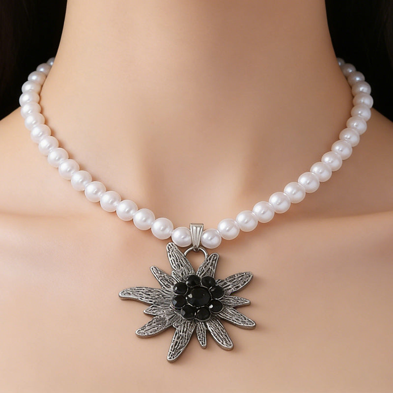 Wholesale Edelweiss Imitation Pearl Pendant Necklace,  Alloy Electroplated,  Trendy Women' s Fashion Accessory