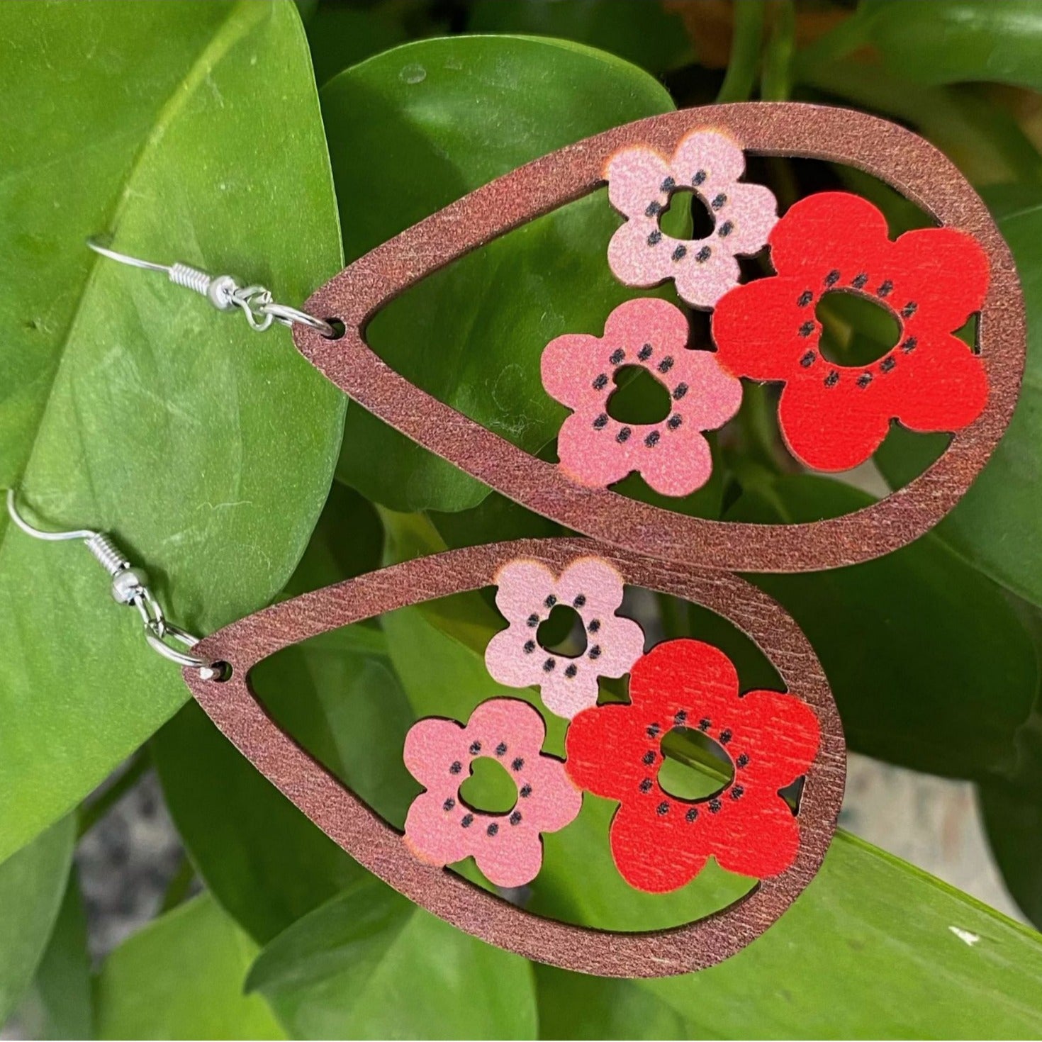 Wholesale  retro style artistic drop-shaped hollow flower wooden earrings earrings