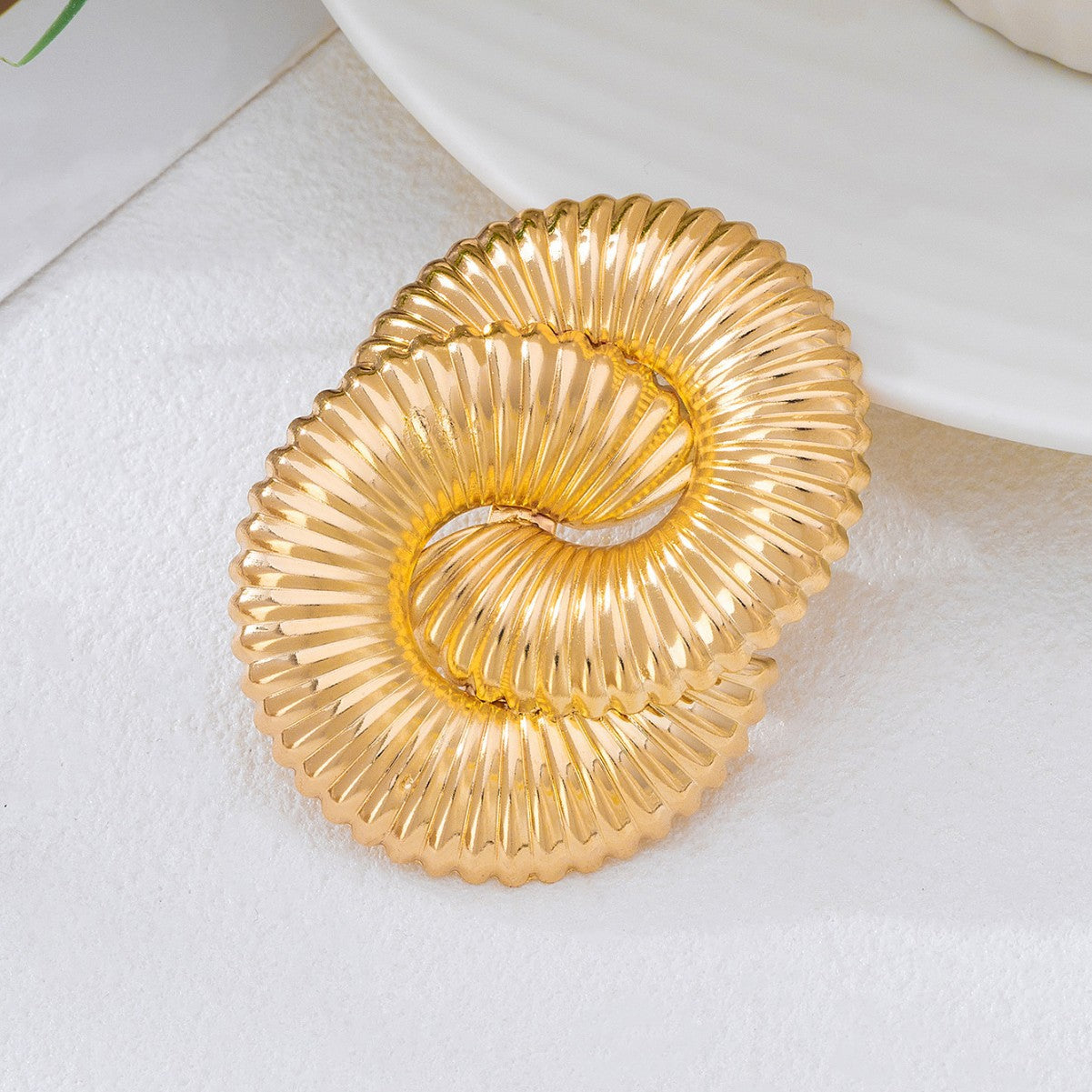 Wholesale Goldtone Iron Alloy Geometric Coil Spring Brooch For Women Party Streetwear Gift