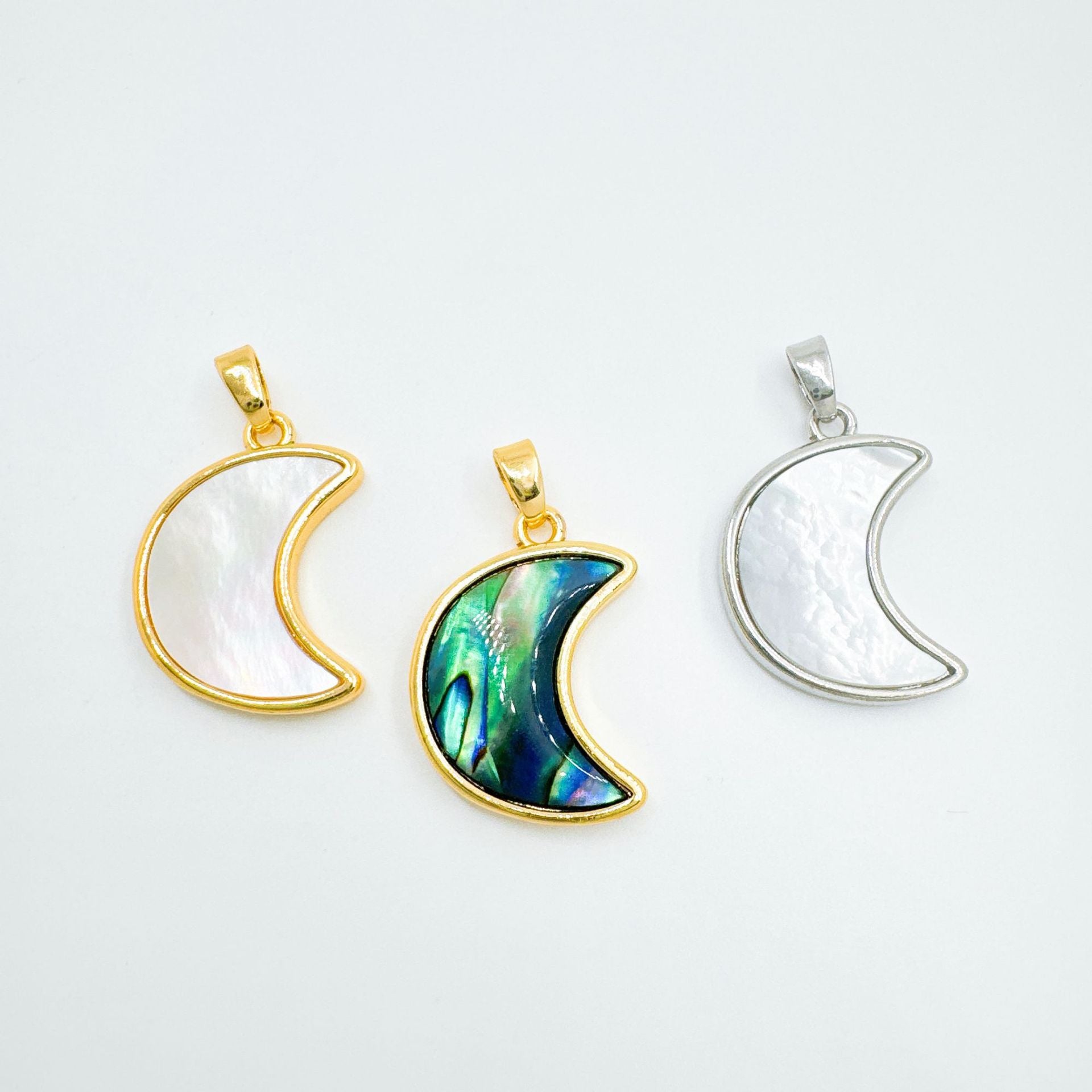 Wholesale Gold Plated Copper Moon Pendant Necklace Natural Shell Charm Boutique Resale Jewelry Accessory