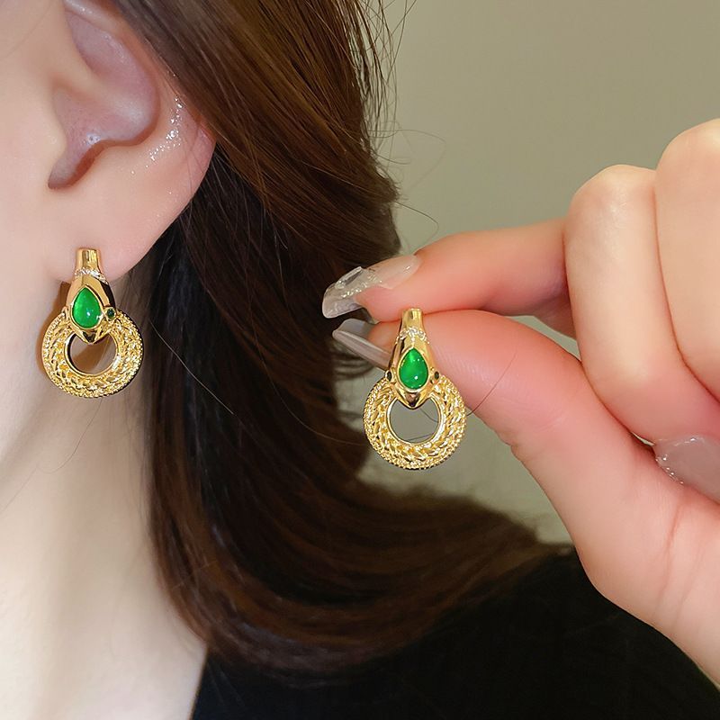 Wholesale French Vintage Camellia Flower Earrings Alloy Electroplated Jewelry Accessory