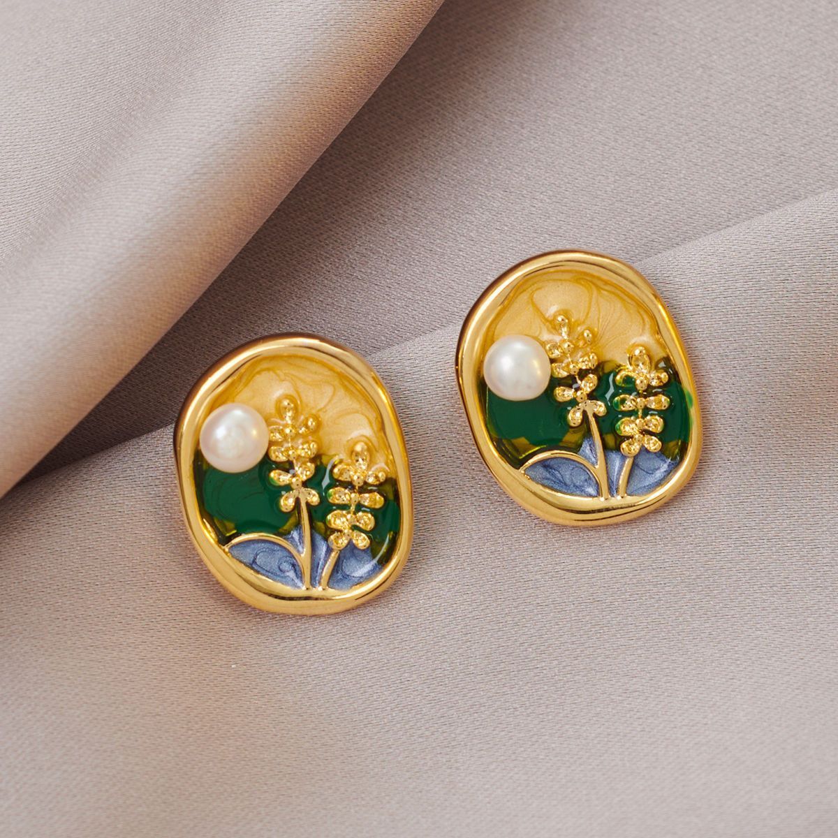 Wholesale Alloy Enamel Double Layer Flower Earrings French Palace Retro Pearl Design Fashion Accessory