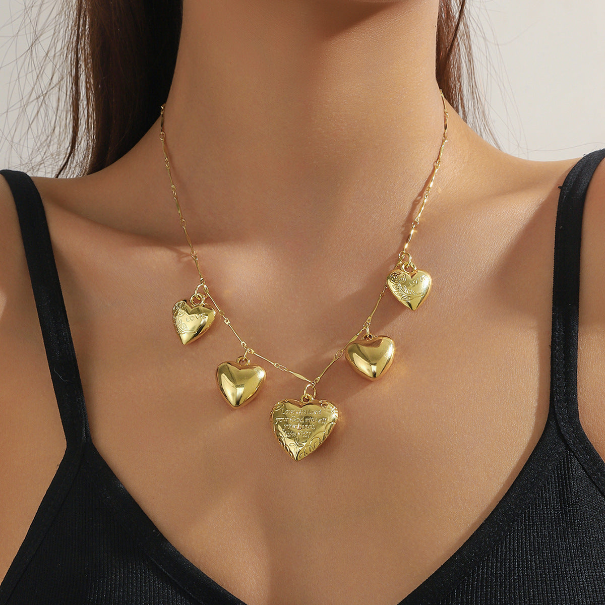 Wholesale  Exclusive Jewelry with Exaggerated Multi-Pendant Heart Necklace