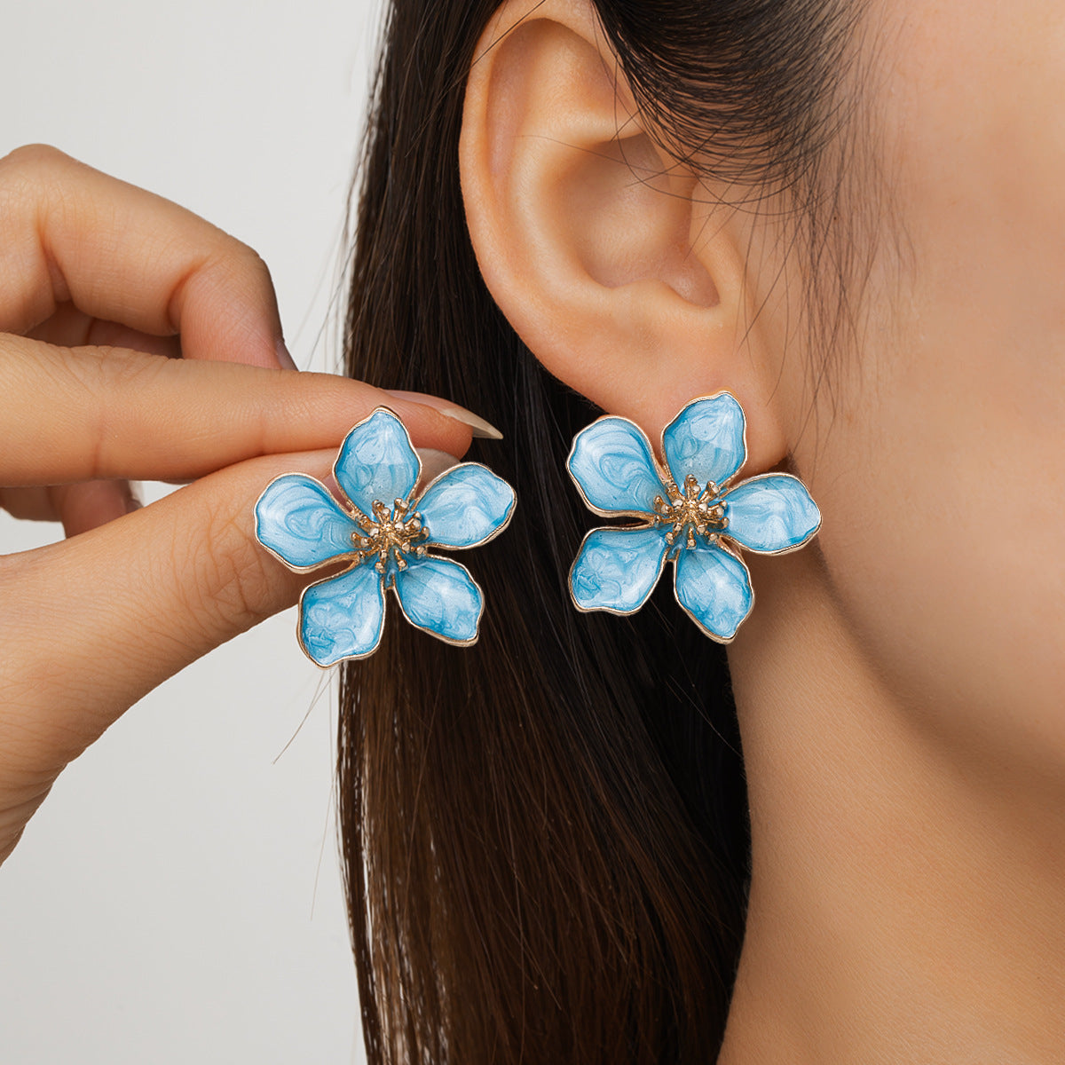 Wholesale Alloy Oil-Dropping Three-Dimensional Flower Earrings