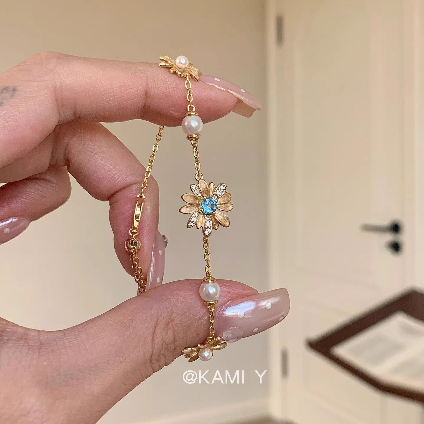 Wholesale Blue Diamond Daisy Pearl Bracelet