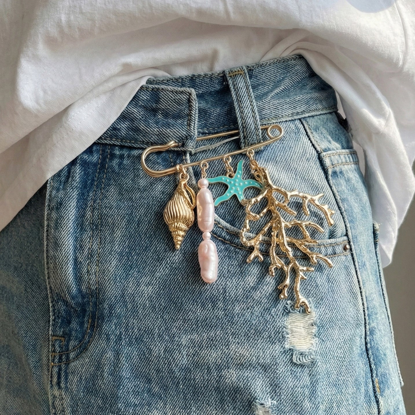 Wholesale Exaggerated coral dripping starfish patchwork Baroque pearl brooch,  creative marine element waist pin