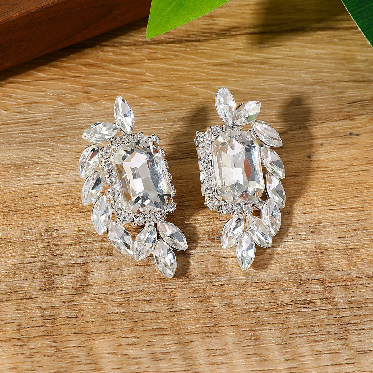 Wholesale Full of diamond exaggerated earrings sexy AB color rhinestone earrings water drop accessories