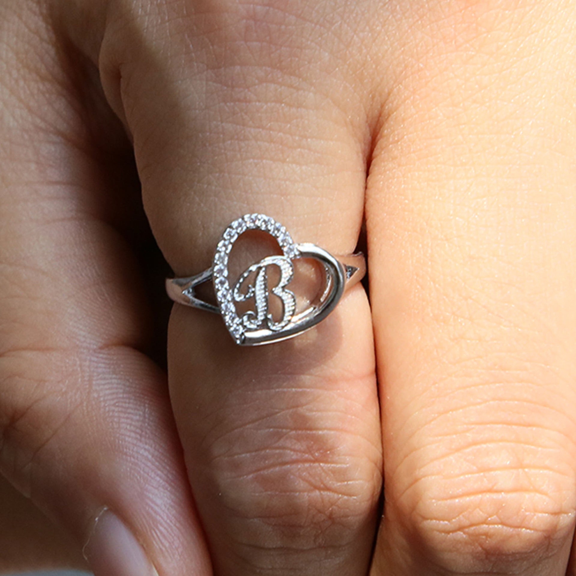 Wholesale  heart-shaped love texture hollow 26 grass English letters open heart ring
