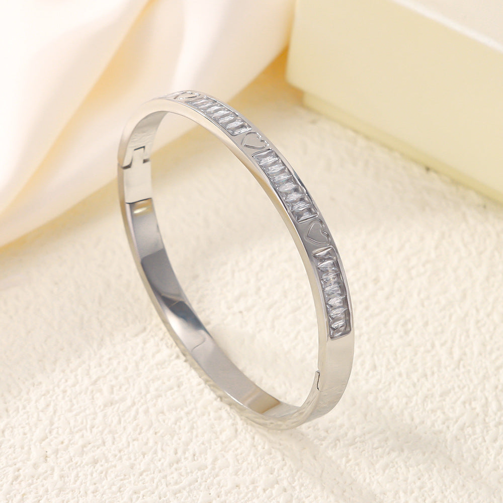 Wholesale Chic Heart Cubic Zirconia Stainless Steel Bracelet Stylish Everyday Wear Jewelry Accessory For Women