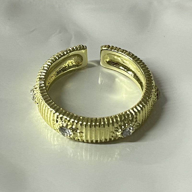 Wholesale Vintage Palace Style Ring with Sparkling Diamonds,  Retro Brushed Finish,  Fashion Jewelry Accessory for Everyday Wear
