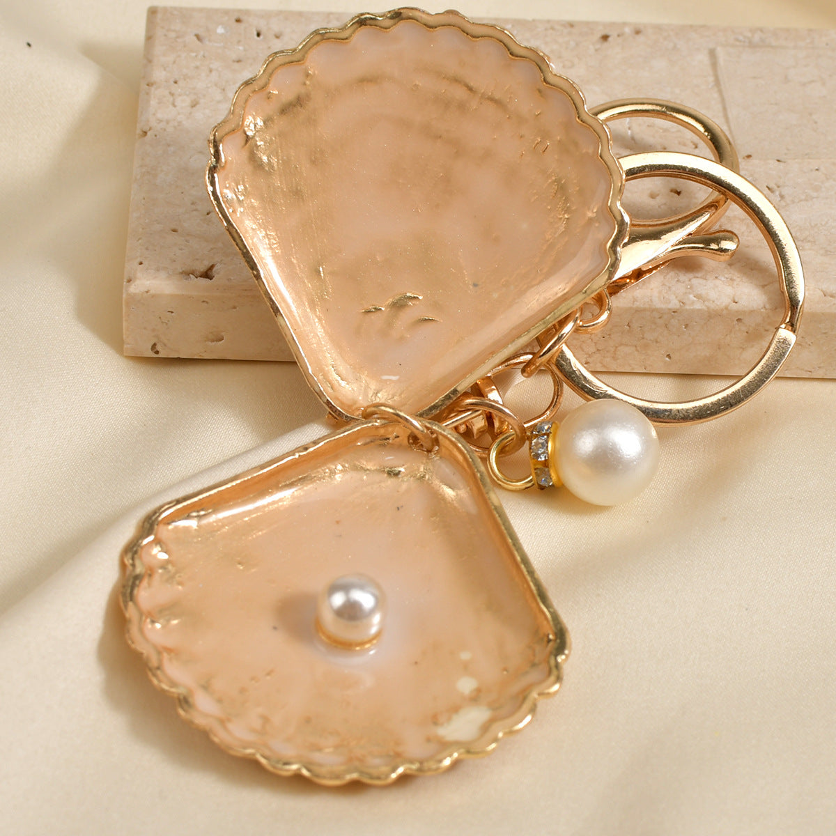 Wholesale  diamond pearl shell car keychain