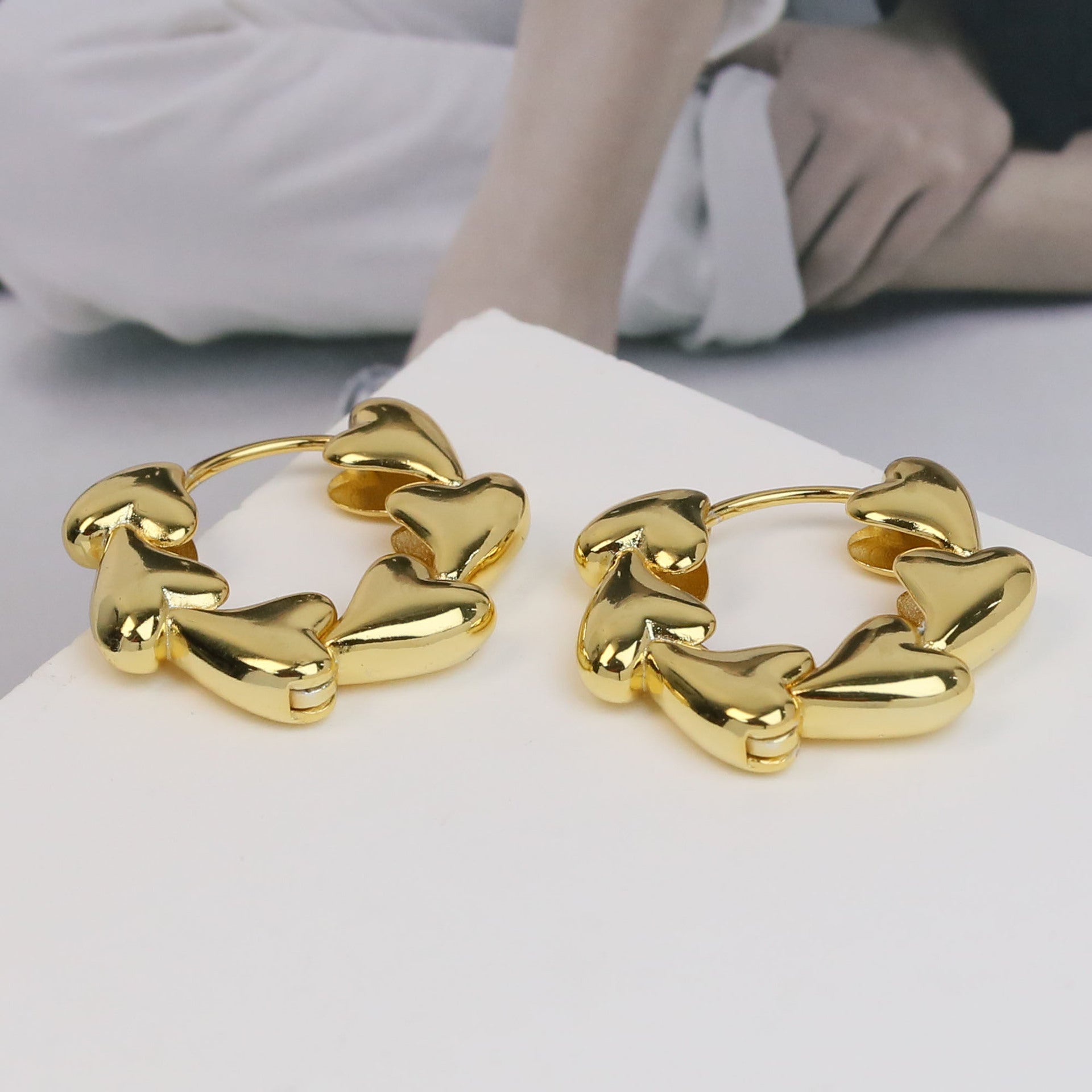Wholesale 18k brass smooth love heart heart earrings