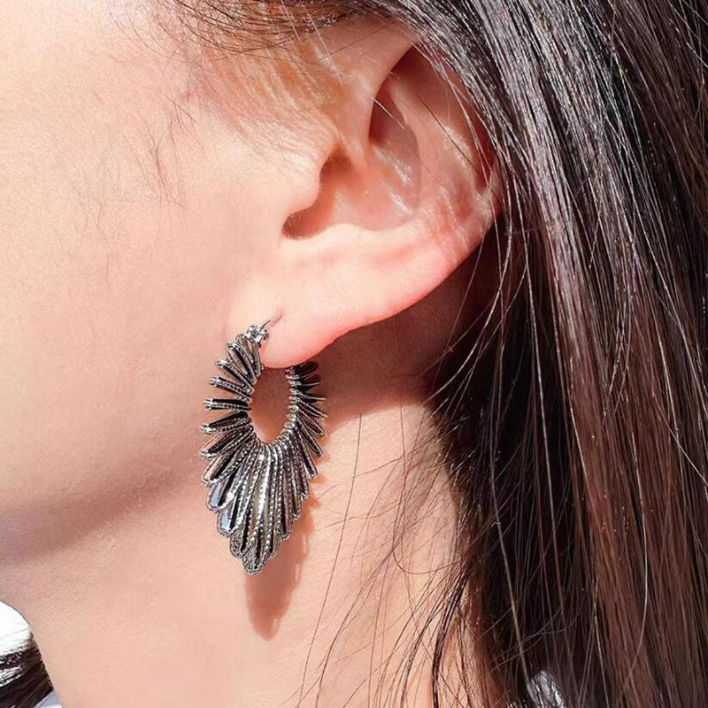 Wholesale European American Exaggerated Line Peach Heart Earrings Fashion Accessory Boutique Resale