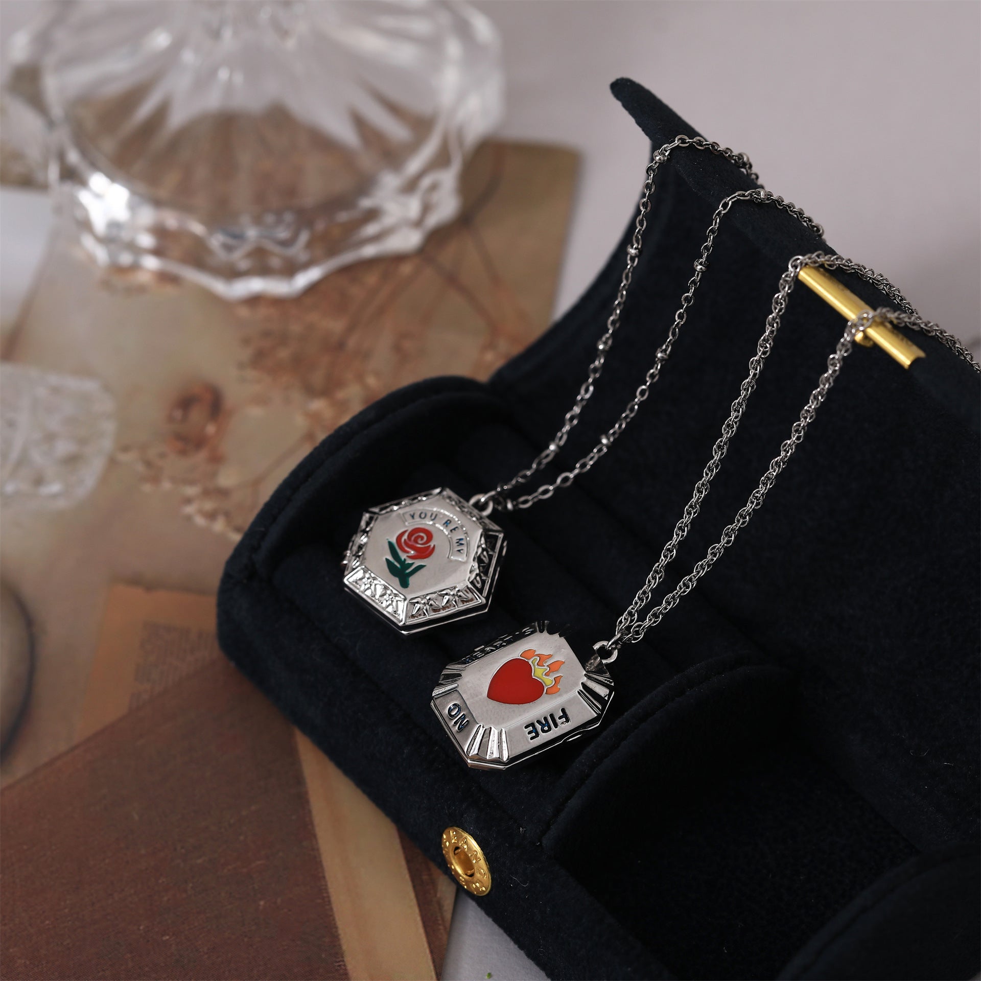 Wholesale  y2g style necklace Women's Open and Close album Moon rose drop oil necklace