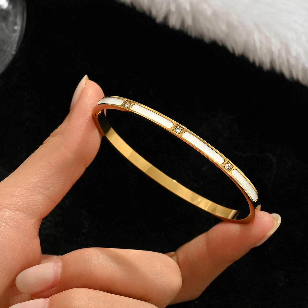Wholesale Titanium Steel Gold Electroplated Studded Bracelet Set Fashion Jewelry Accessory