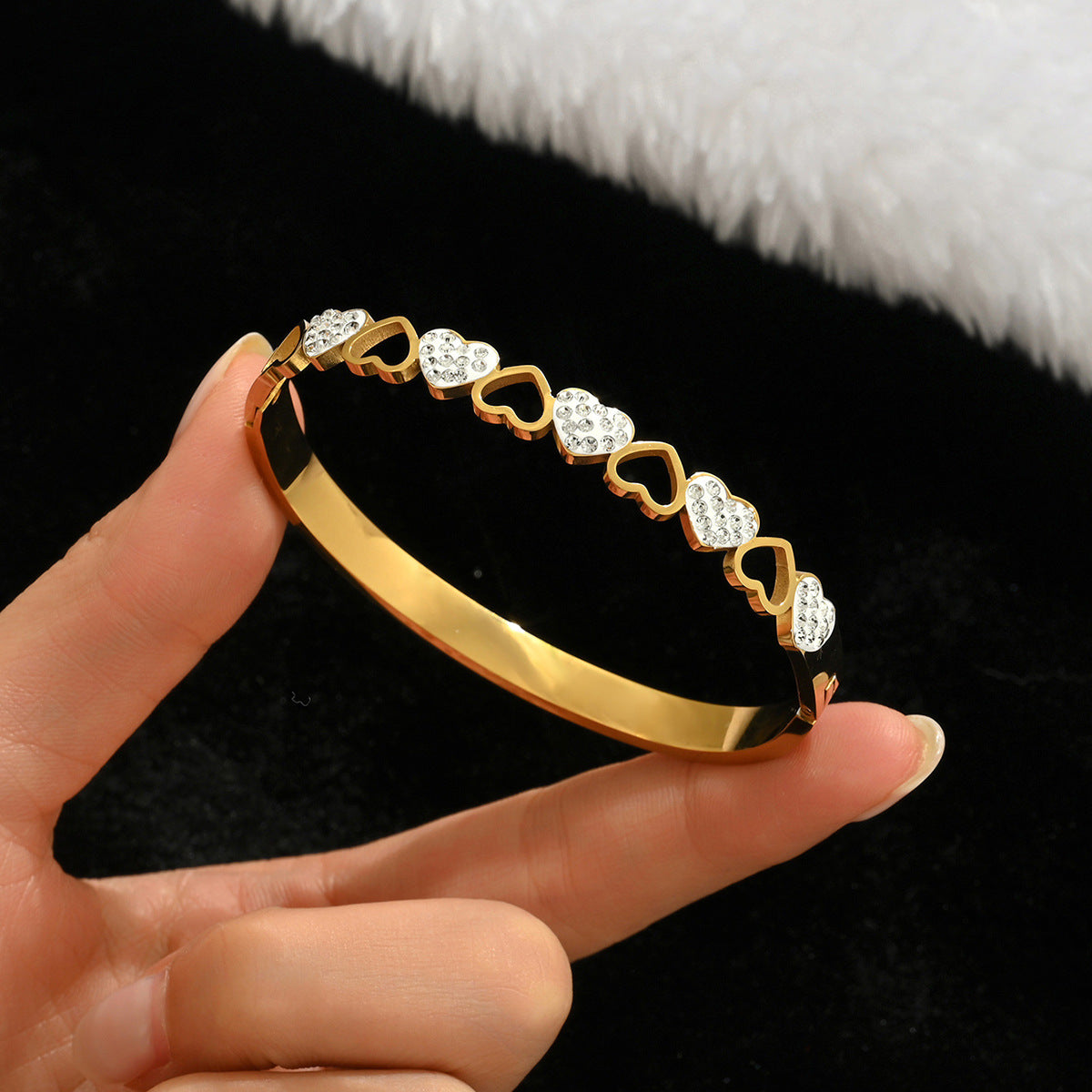 Wholesale Titanium Steel Gold Electroplated Studded Bracelet Set Fashion Jewelry Accessory