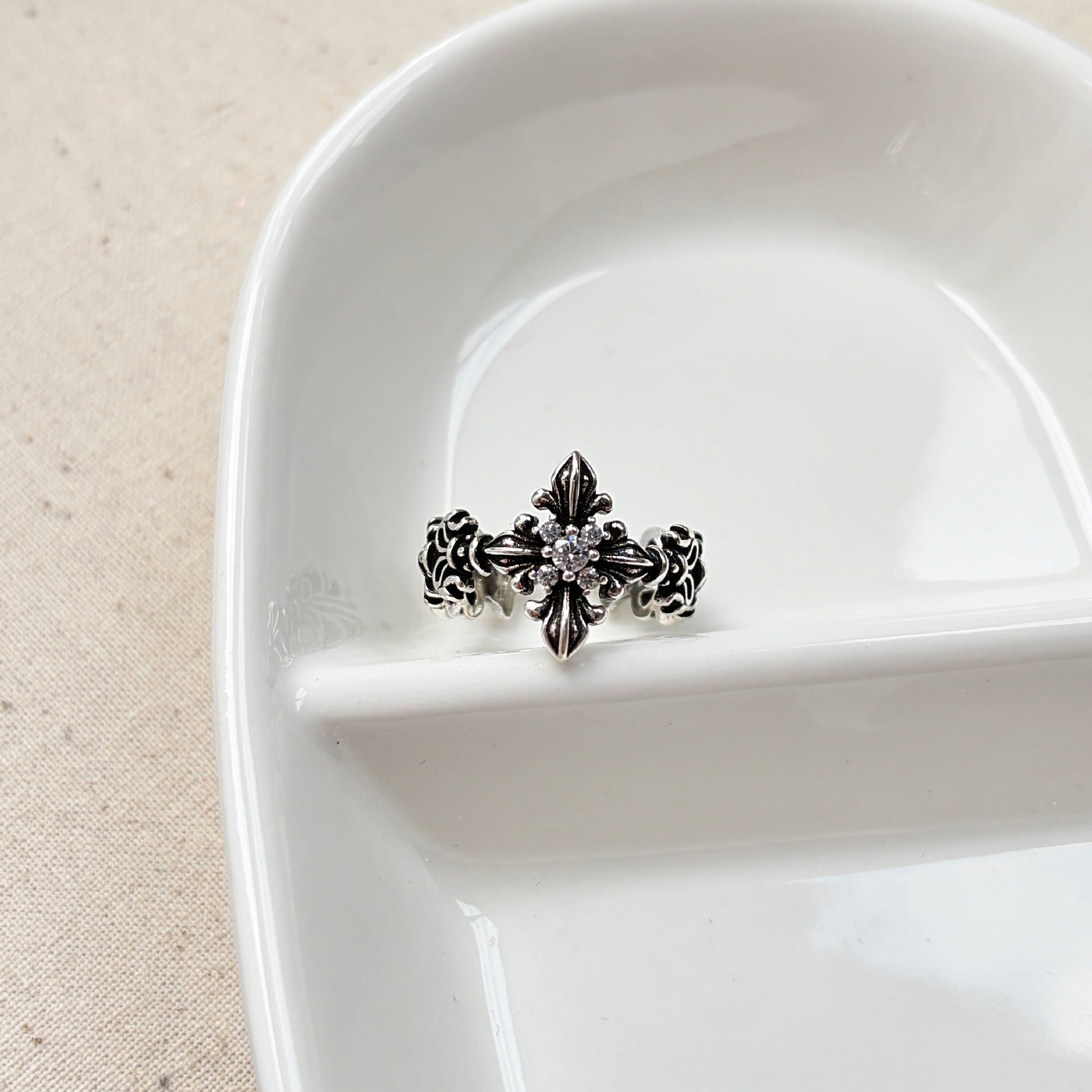 Wholesale European and American Style Retro Distressed Cross Open Ring for Women,  Adjustable Index Finger Ring with a Cool and Stylish Vibe