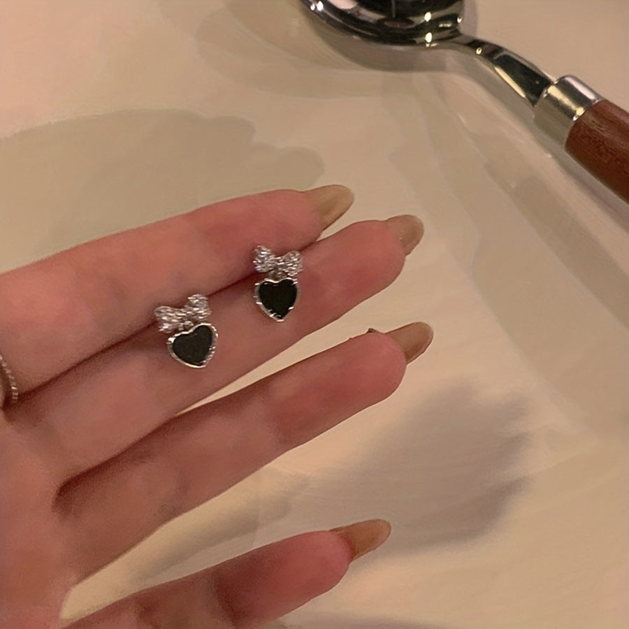 Wholesale Black heart anti-allergic thigh earrings