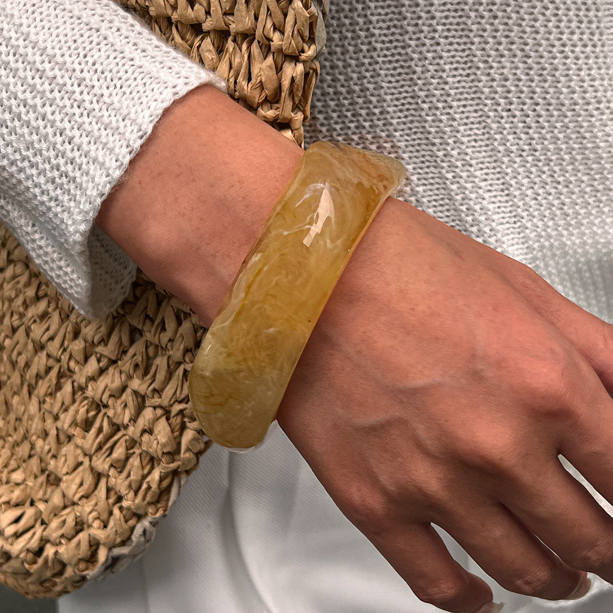 Wholesale Ice Transparent Gradient Resin Bracelet For Women Irregular Acrylic Jewelry Accessory Everyday Wear Gift