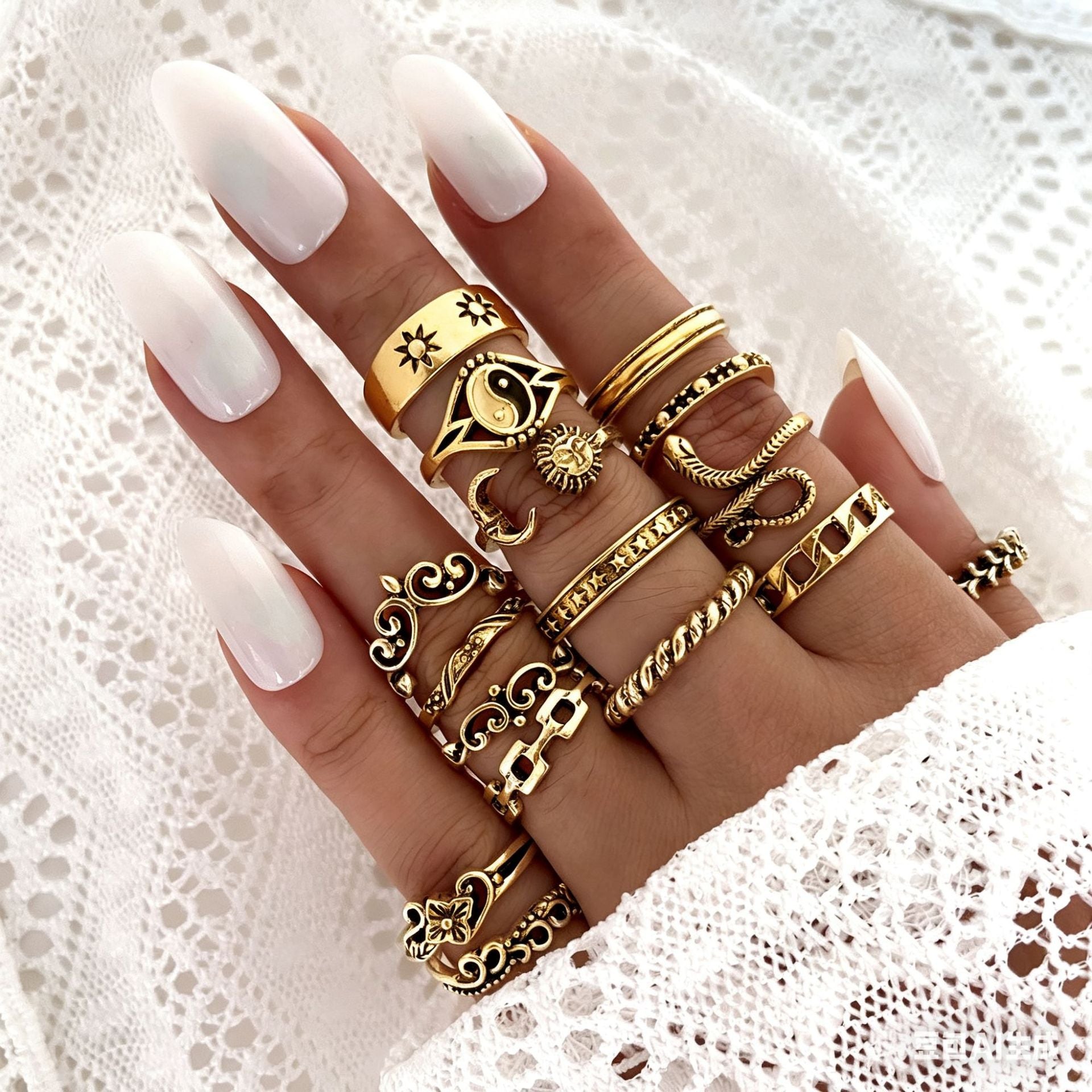 Wholesale Trendy Totem Design Ring with Love Heart Stones,  Zinc Alloy Fashion Accessory for Everyday Wear
