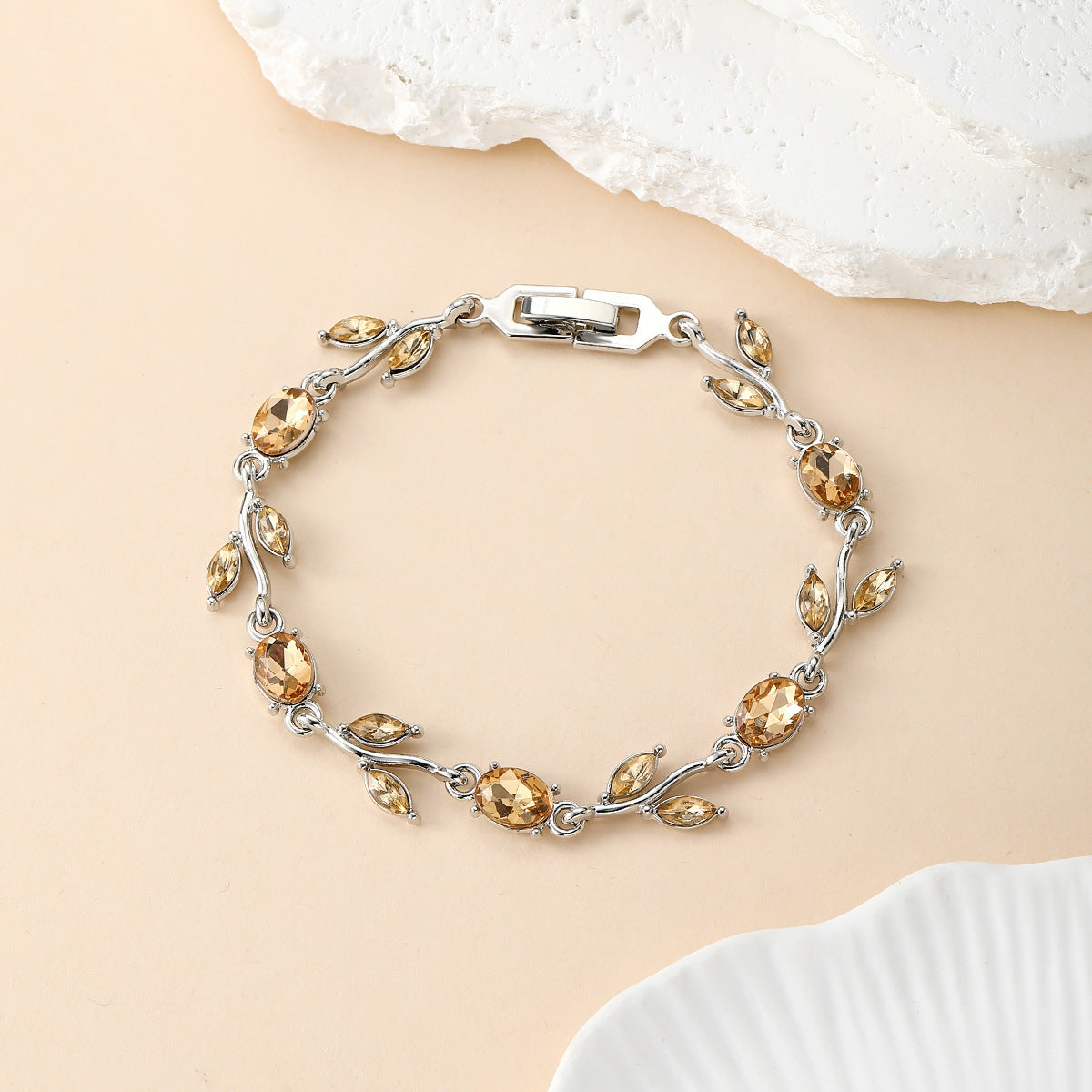 Wholesale Trendy Floral Leaf Bracelet - Zinc Alloy Fashion Accessory for Couples