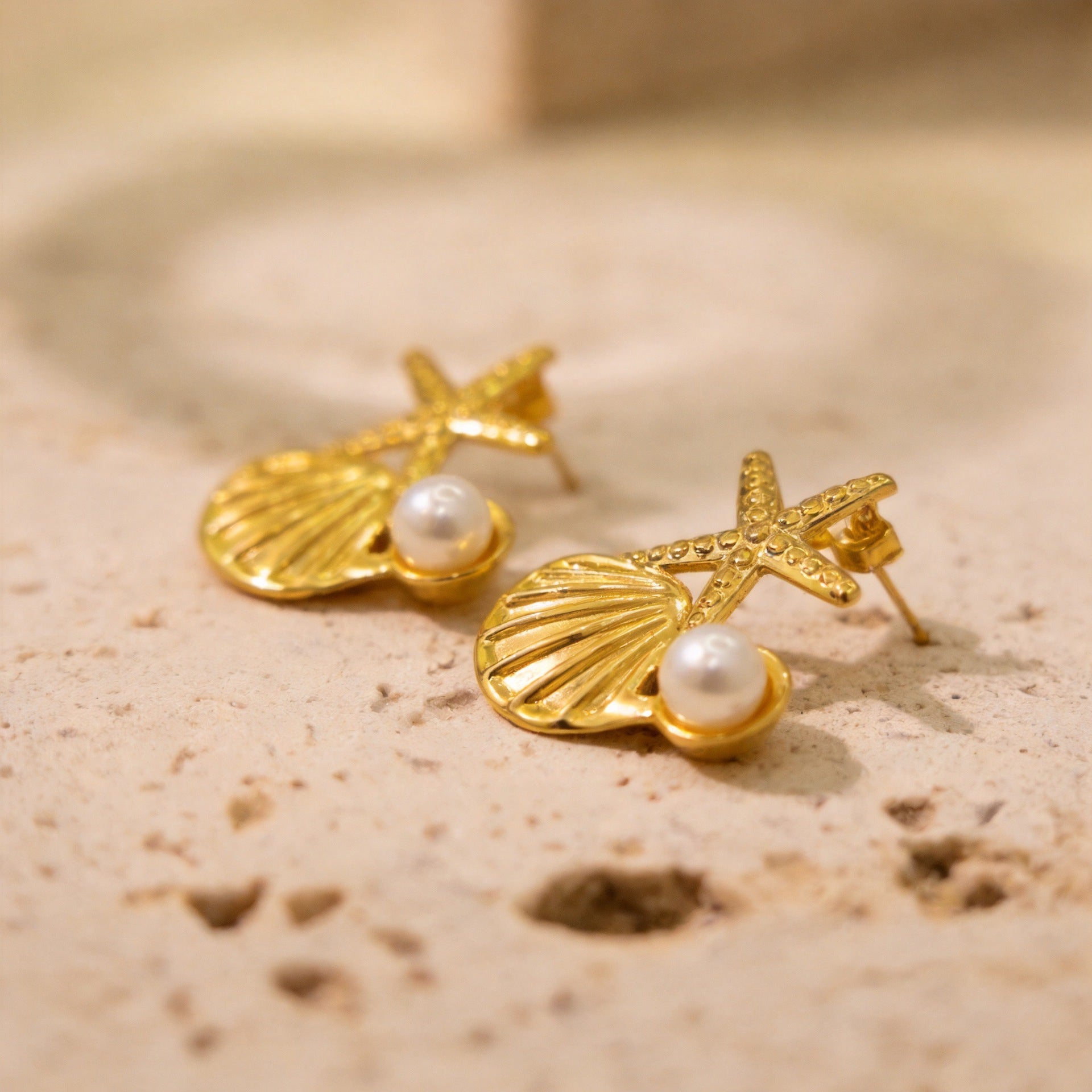 Wholesale Vintage Gold Flower Stud Earrings for Women,  Stainless Steel Chic Jewelry,  Party Fashion Accessory
