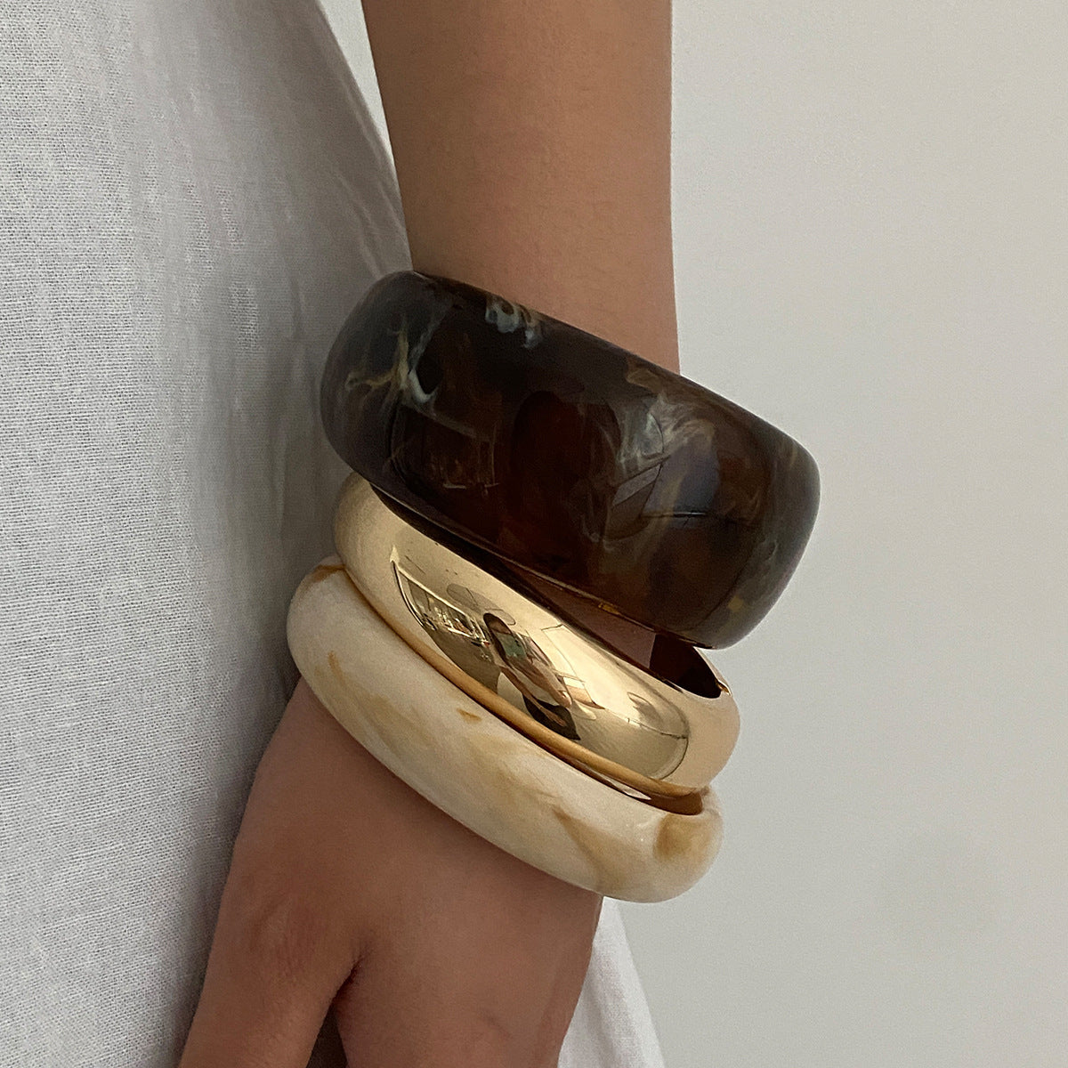 Wholesale Acrylic Curved Retro Wide Bracelet For Women Glossy Resin Dip Dye Fashion Jewelry Accessory Everyday Gift