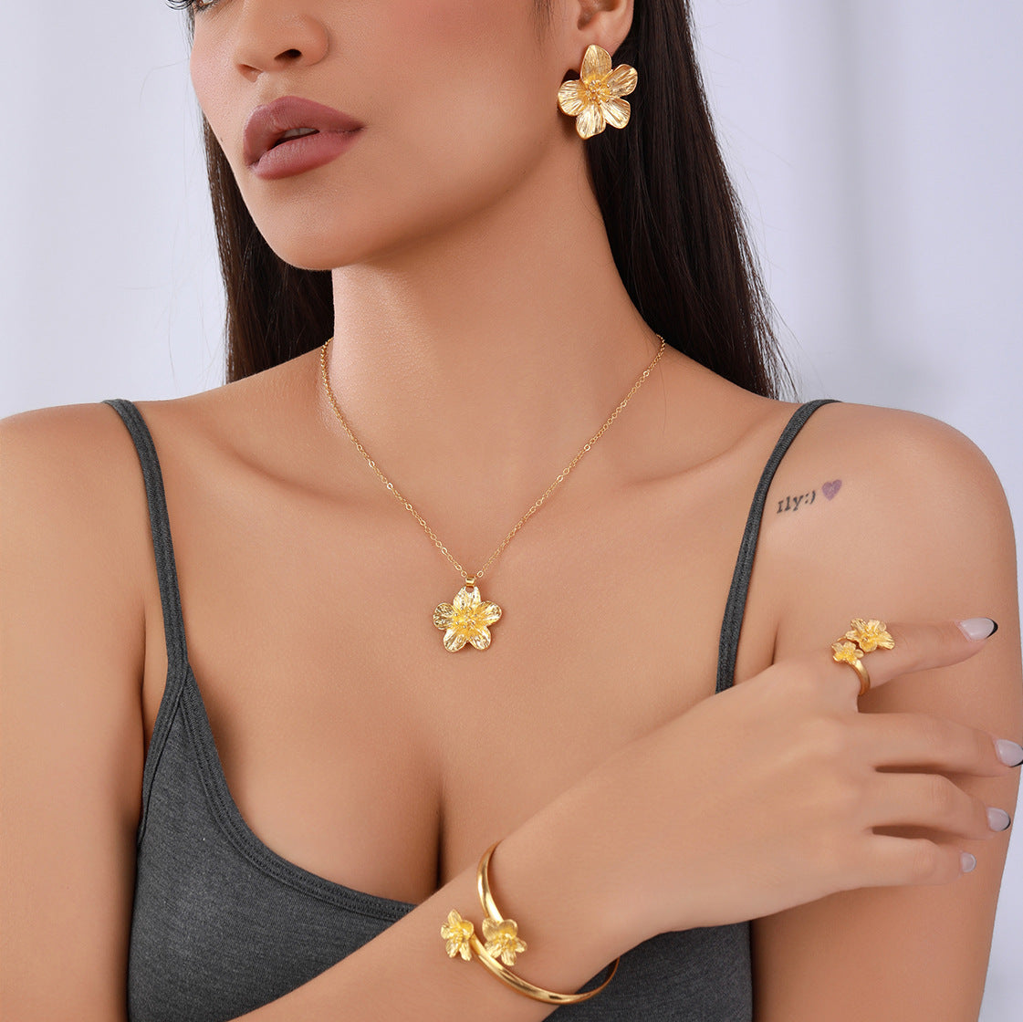 Wholesale Vintage Gold Flower Jewelry Set With Necklace Bracelet Ring Earrings Alloy Electroplated Party Wear Accessory