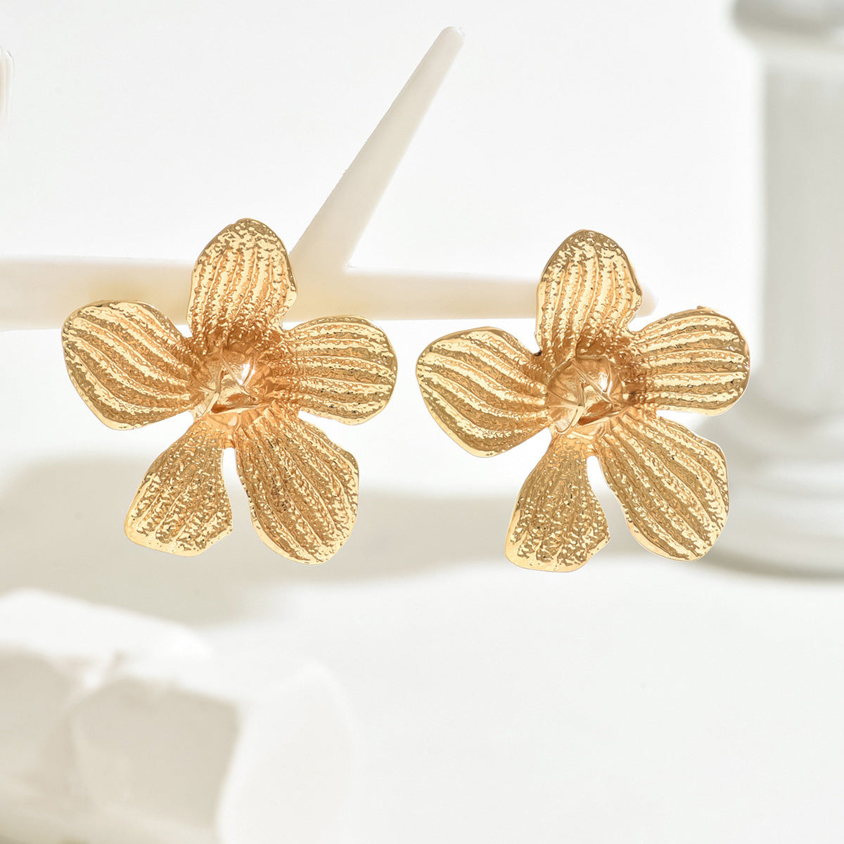 Wholesale  Exaggerated Flowers Water Drops Fashion Earrings