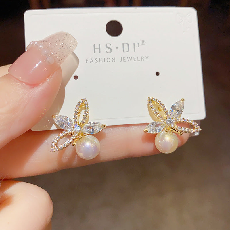 Wholesale Stylish Mabe Pearl and Zircon Flower Stud Earrings