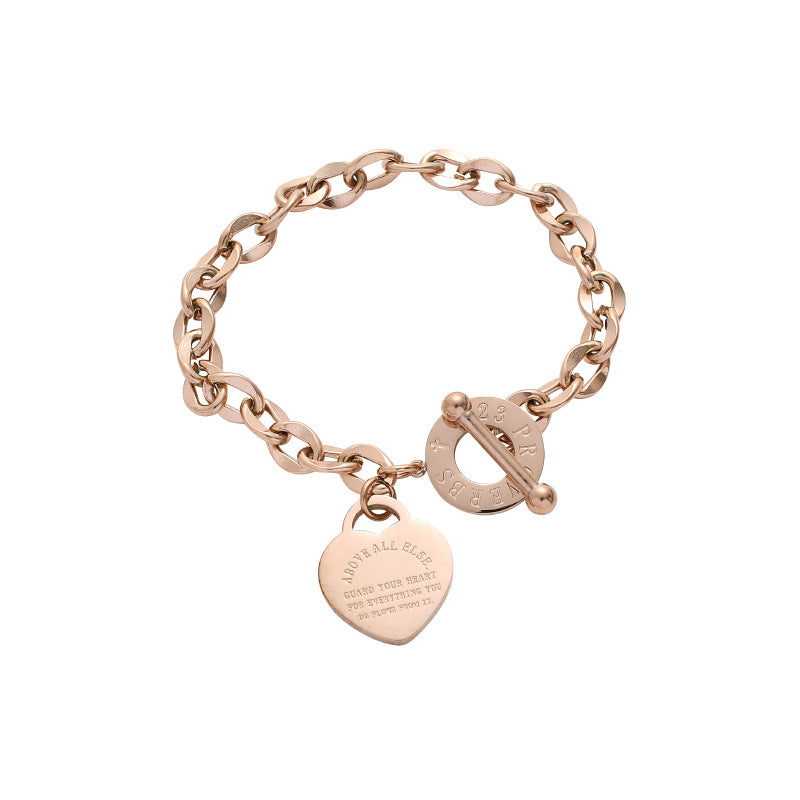 Bracciale con lettera inglese a forma di cuore in titanio otbuckle all'ingrosso