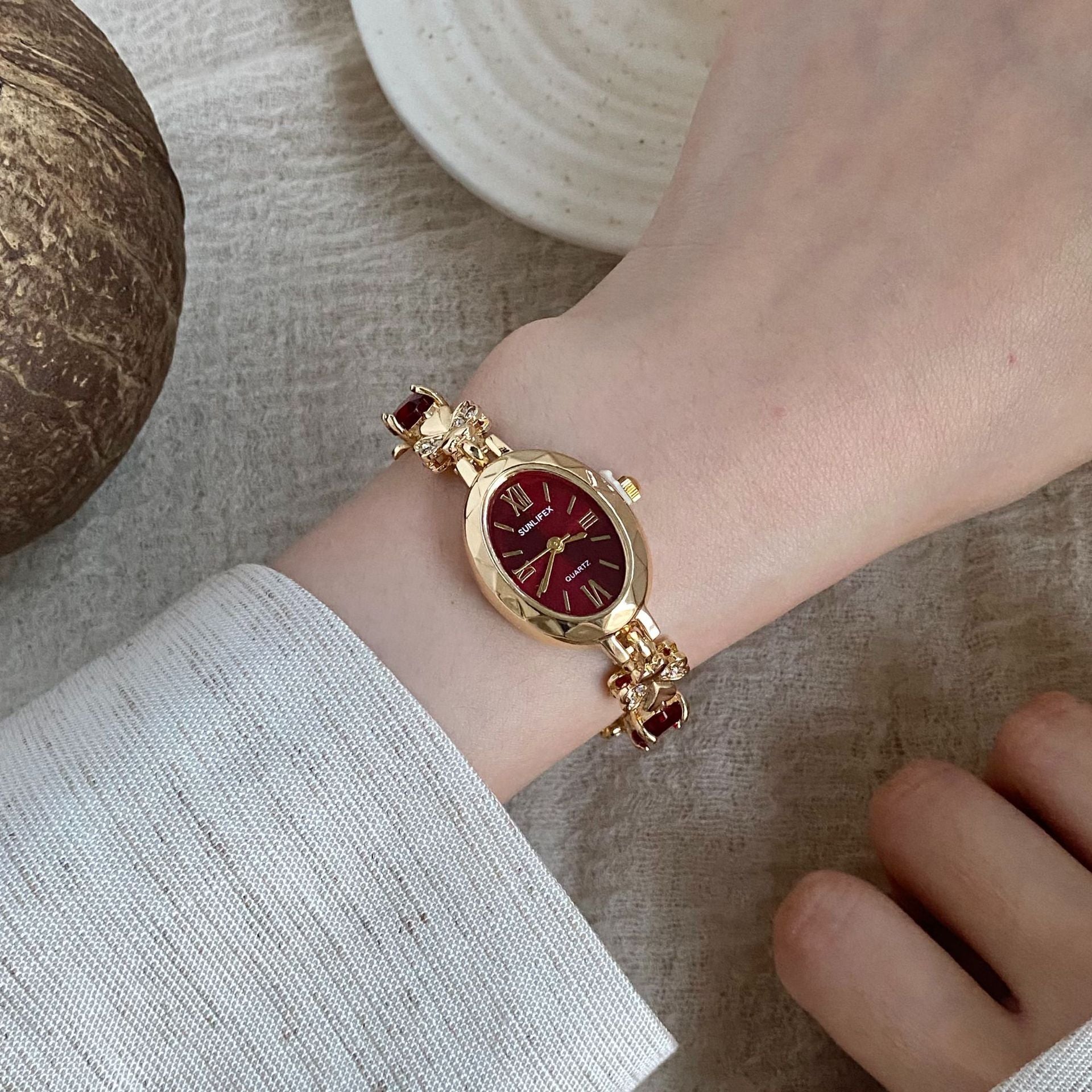 Wholesale Stylish Oval Crystal Women Quartz Wristwatch Bracelet Design Fashion Jewelry Accessory For Everyday Wear And Gift