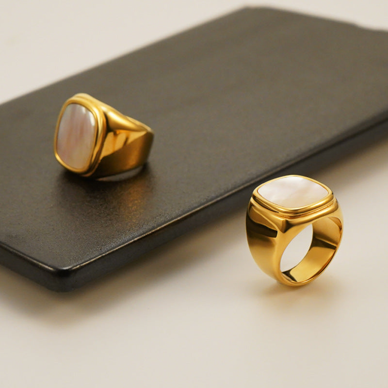 Wholesale copper round white fritillary shell ring