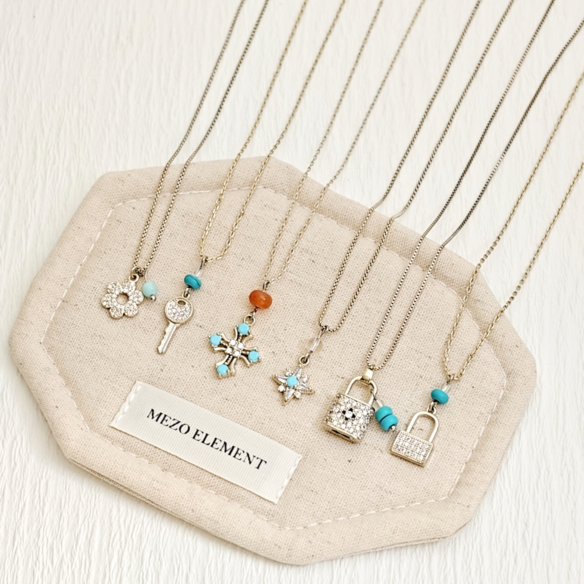 Wholesale Copper Brass Electroplated Rhinestone Flower Pendant Necklace Trendy Fashion Jewelry