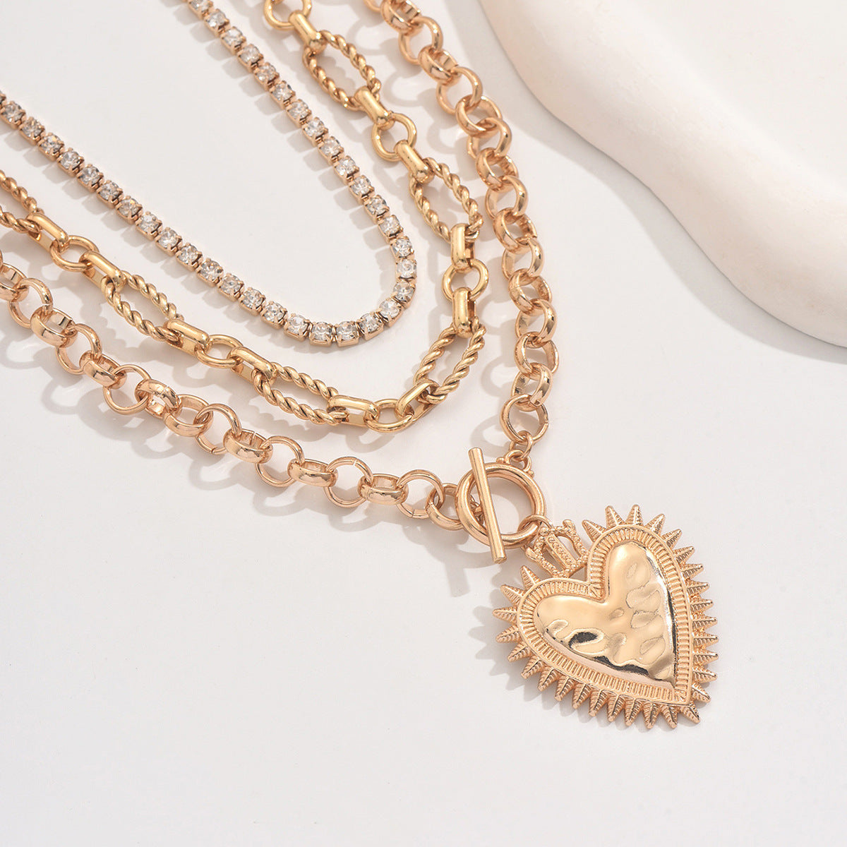 Wholesale crown heart zinc alloy pendant necklace