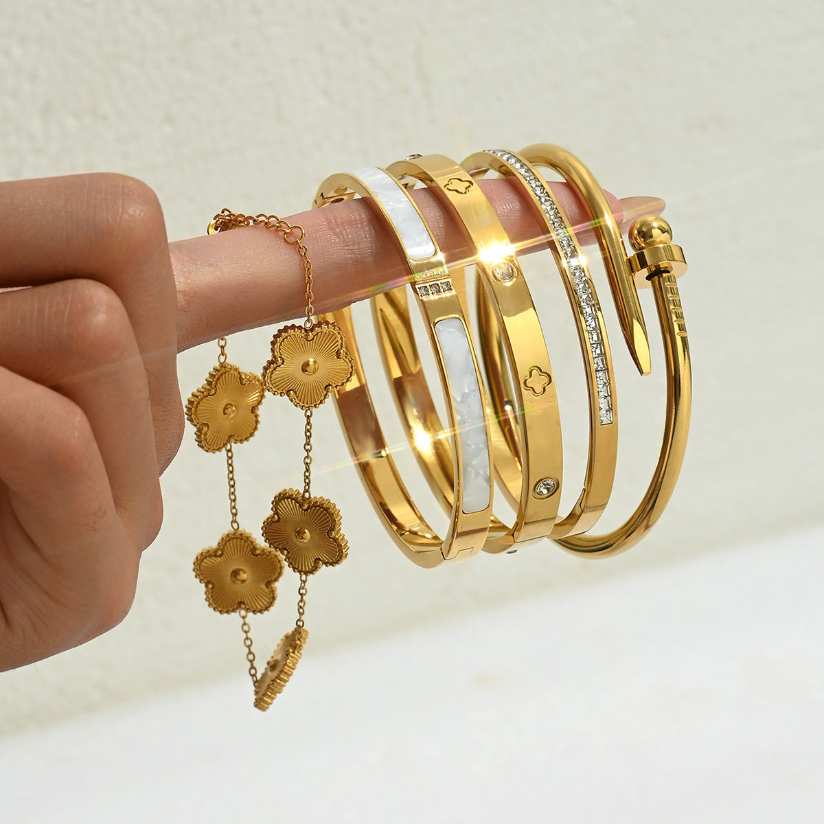 Wholesale Gold Electroplated Titanium Steel Four-Leaf Clover Bracelet Set – Fashion Accessory Gift