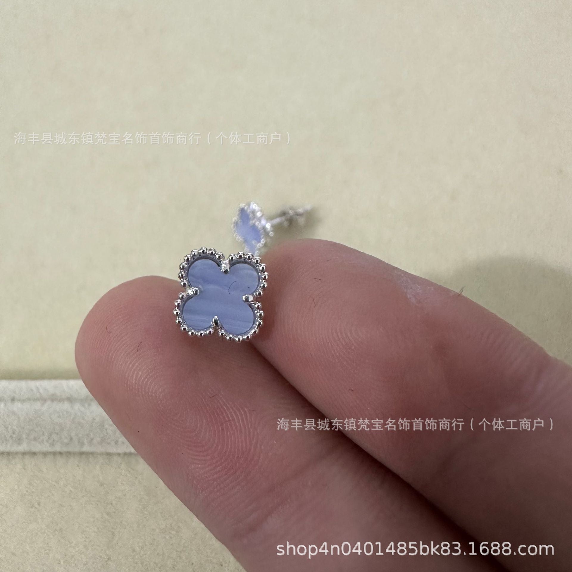 dxx-img:4b9e4d02156158a4f22e0c56b1d579a8,ACC-ES-6129065336651-M1