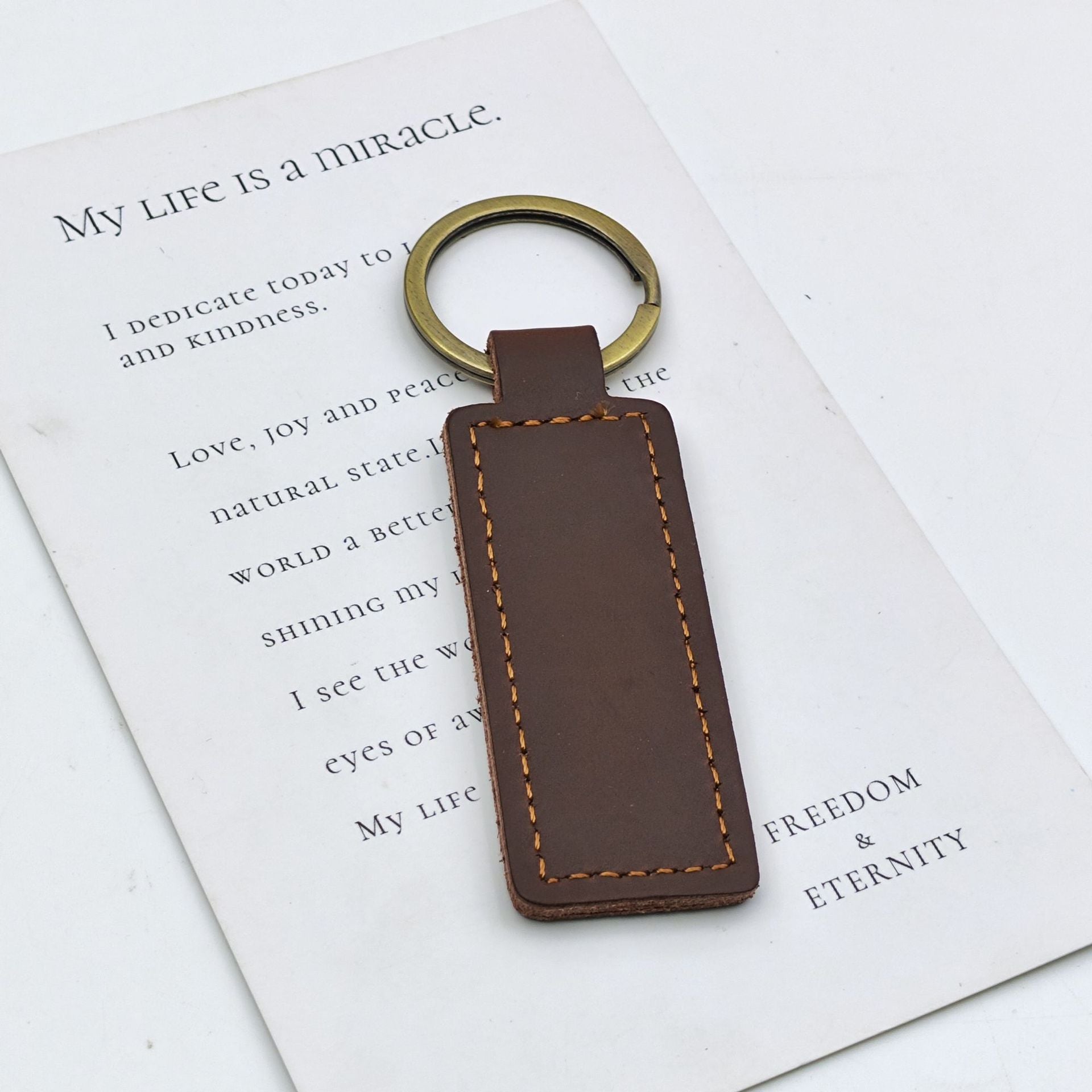 Wholesale  small gift cowhide car keychain leather pendant retro Keychains