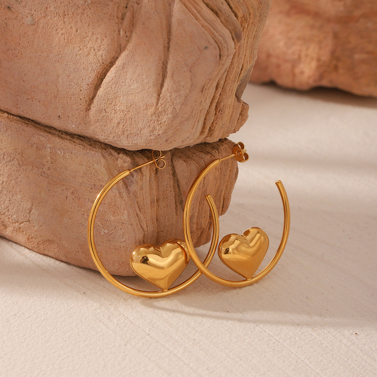 Wholesale stainless steel love earrings 18K gold-plated heart-shaped light luxury earrings