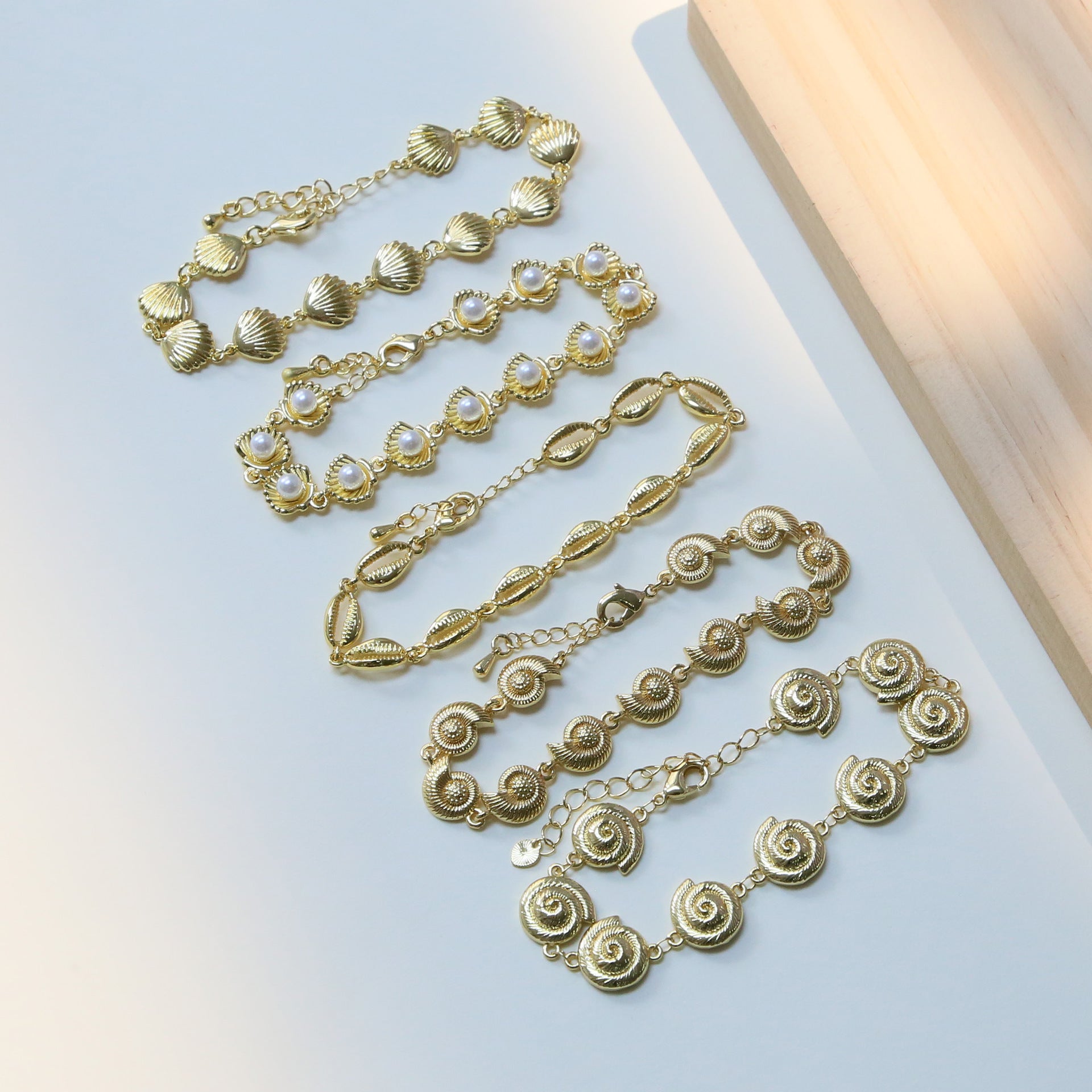 Wholesale  Brass Plated 18K Beach Sea Vacation Series Conch Pearl Shell Bracelet
