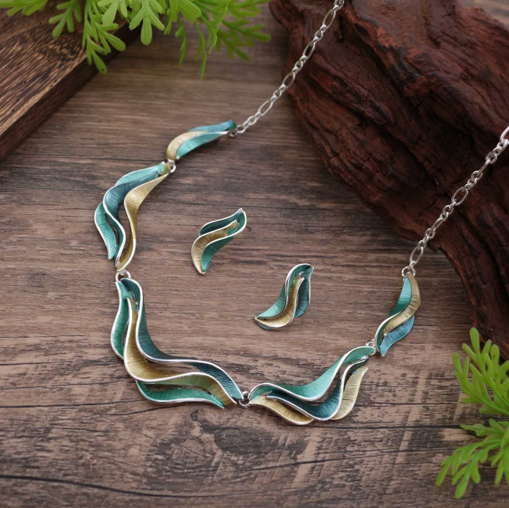 Wholesale Geometric Petal Earrings Necklace Set Irregular Shape Ladies Jewelry